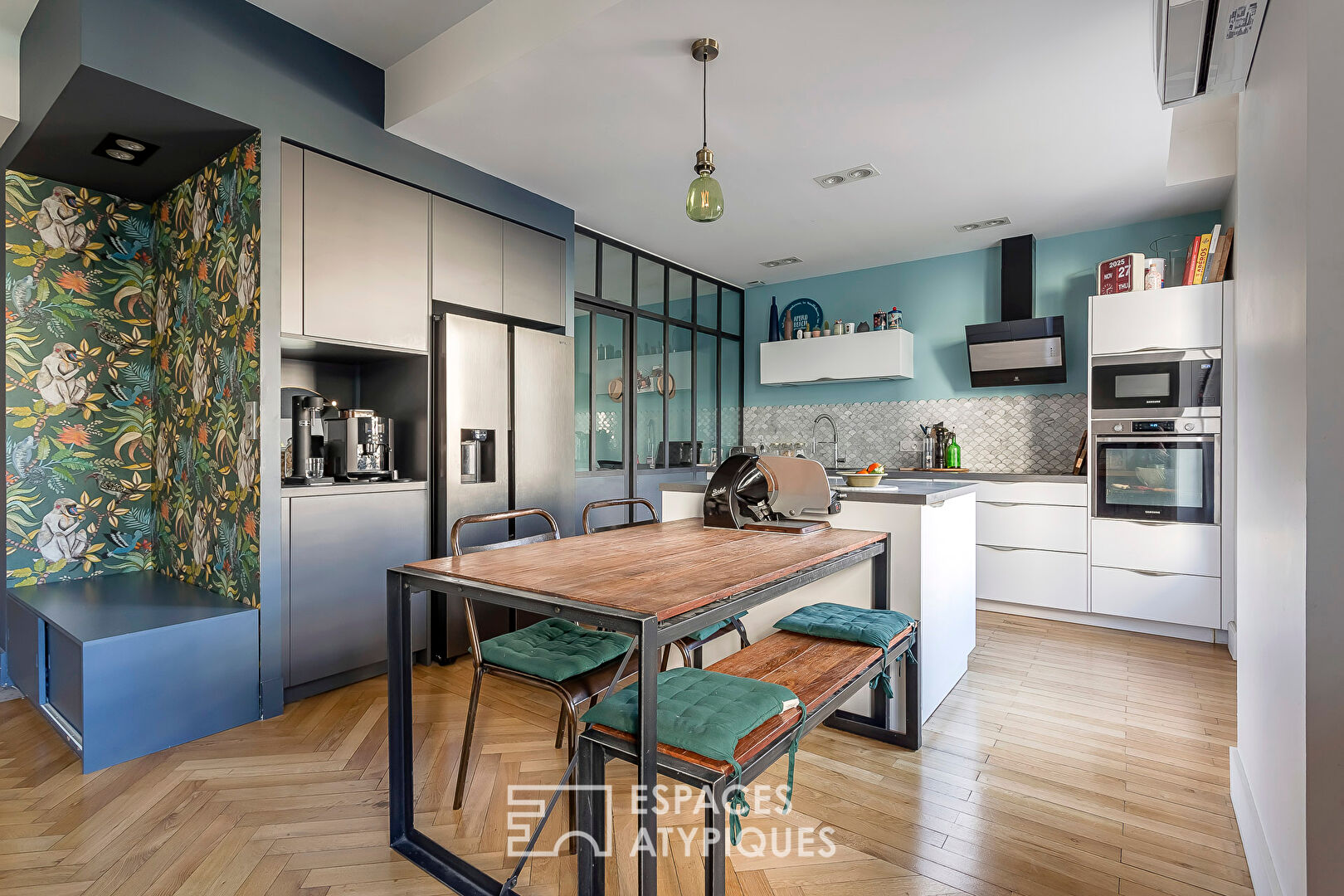 Bel ancien rénové avec deux balcons