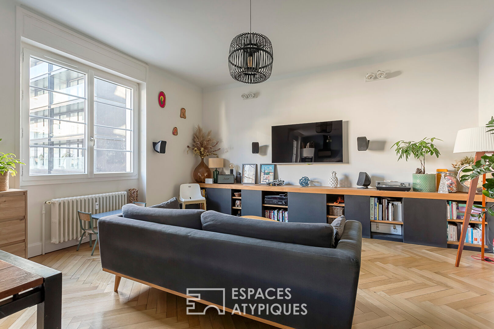 Bel ancien rénové avec deux balcons