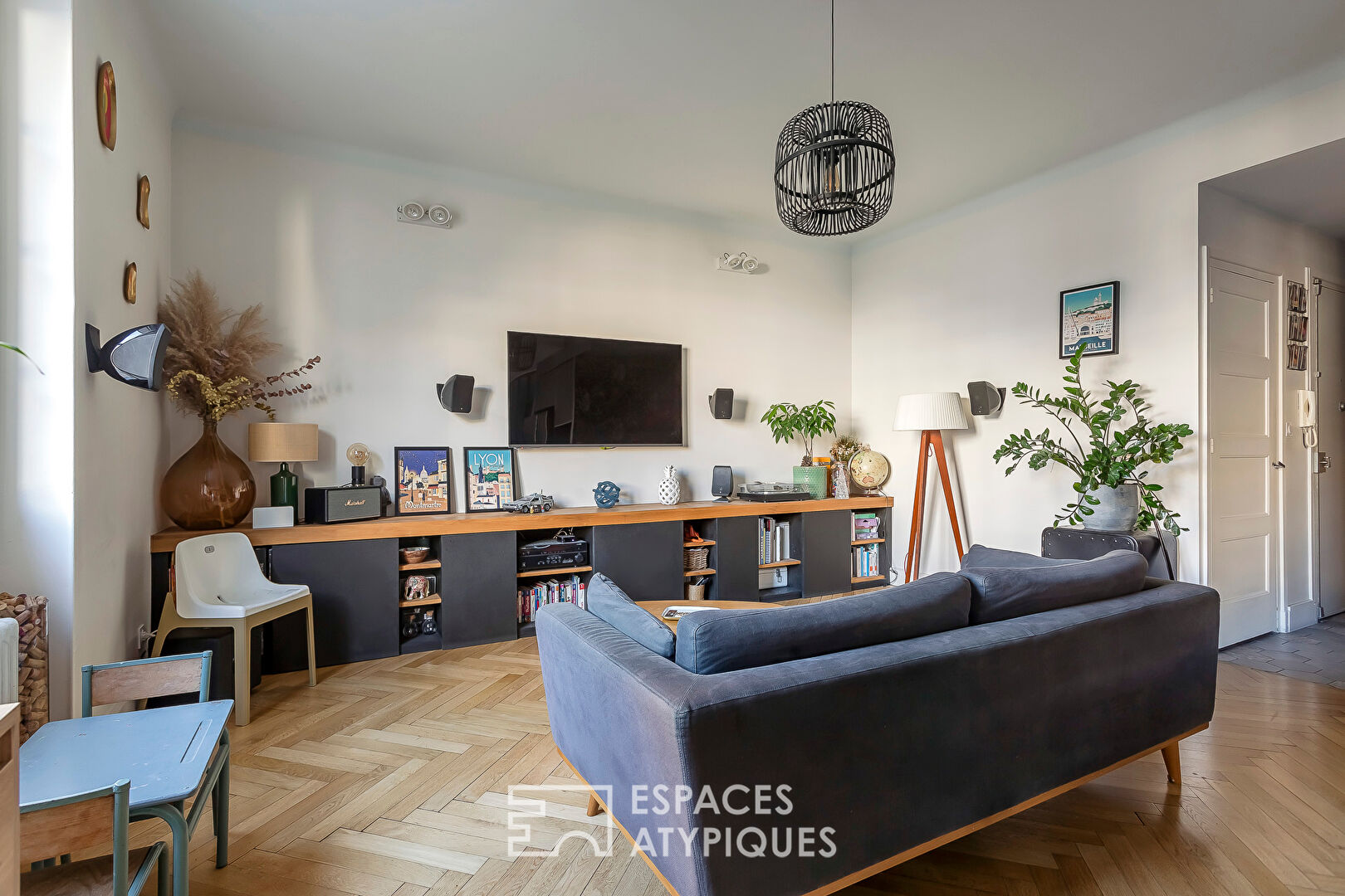 Bel ancien rénové avec deux balcons