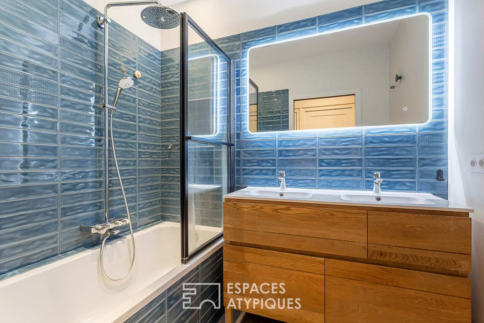 Bel ancien rénové avec deux balcons