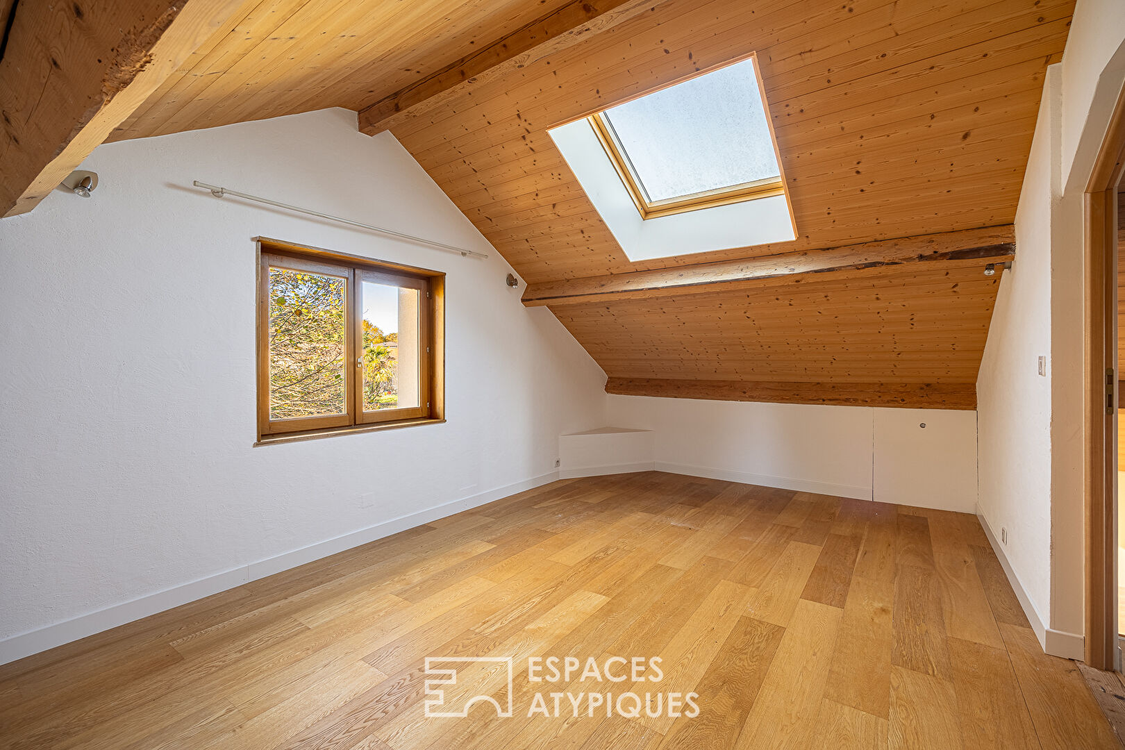 Maison rénovée avec jardin et vue dégagée