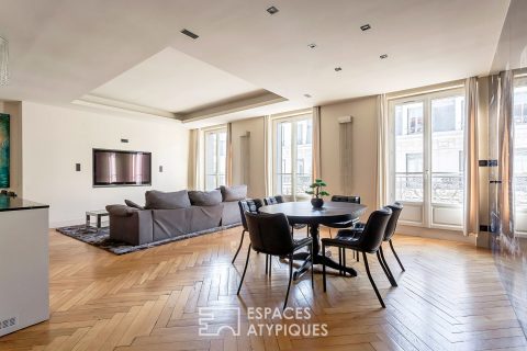 Appartement de prestige avec balcon dans un immeuble haussmannien