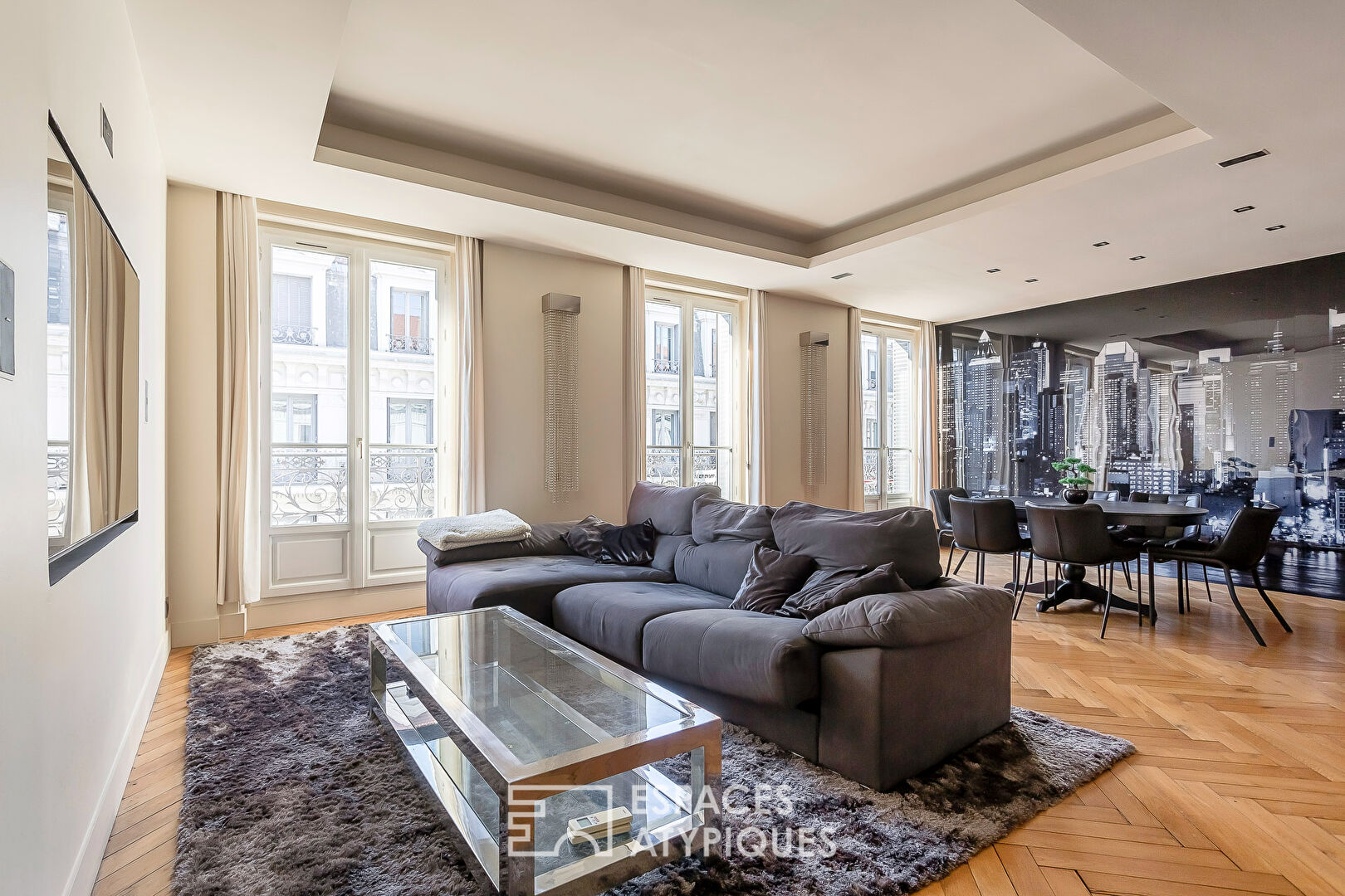Appartement de prestige avec balcon dans un immeuble haussmannien