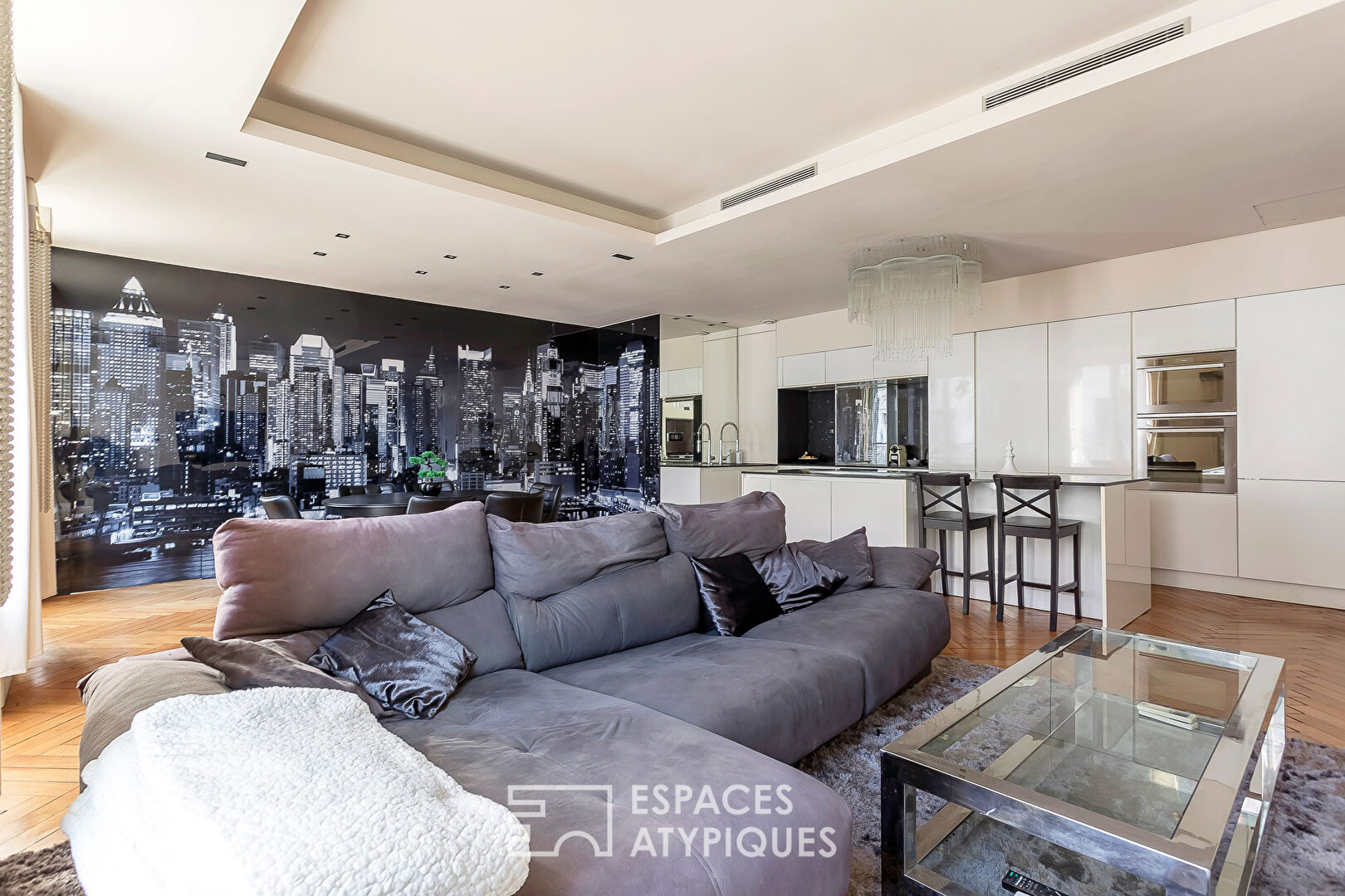 Appartement de prestige avec balcon dans un immeuble haussmannien