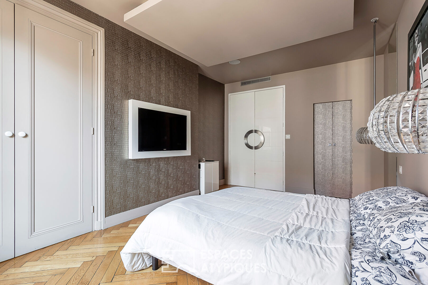 Appartement de prestige avec balcon dans un immeuble haussmannien