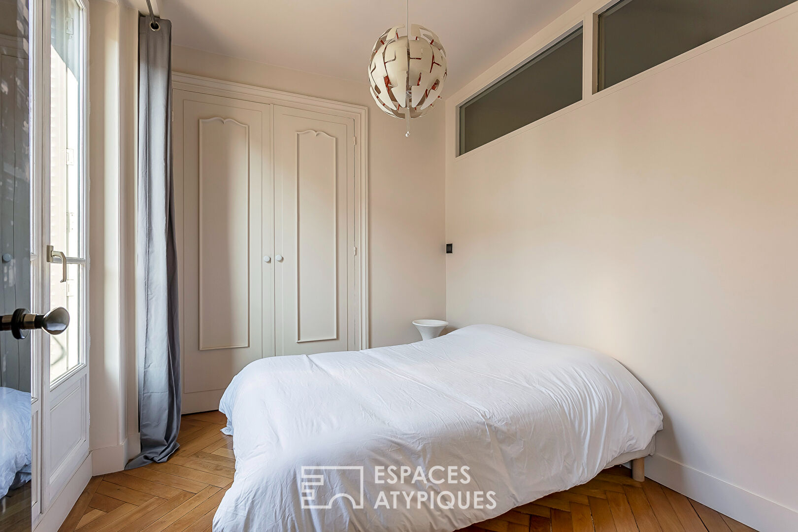 Appartement de prestige avec balcon dans un immeuble haussmannien