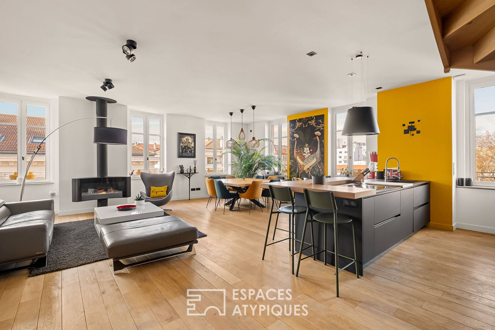 Duplex d&rsquo;exception en dernier étage avec vue à Foch