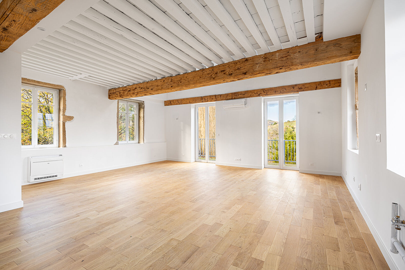 Un duplex comme une maison avec jardin et balcon