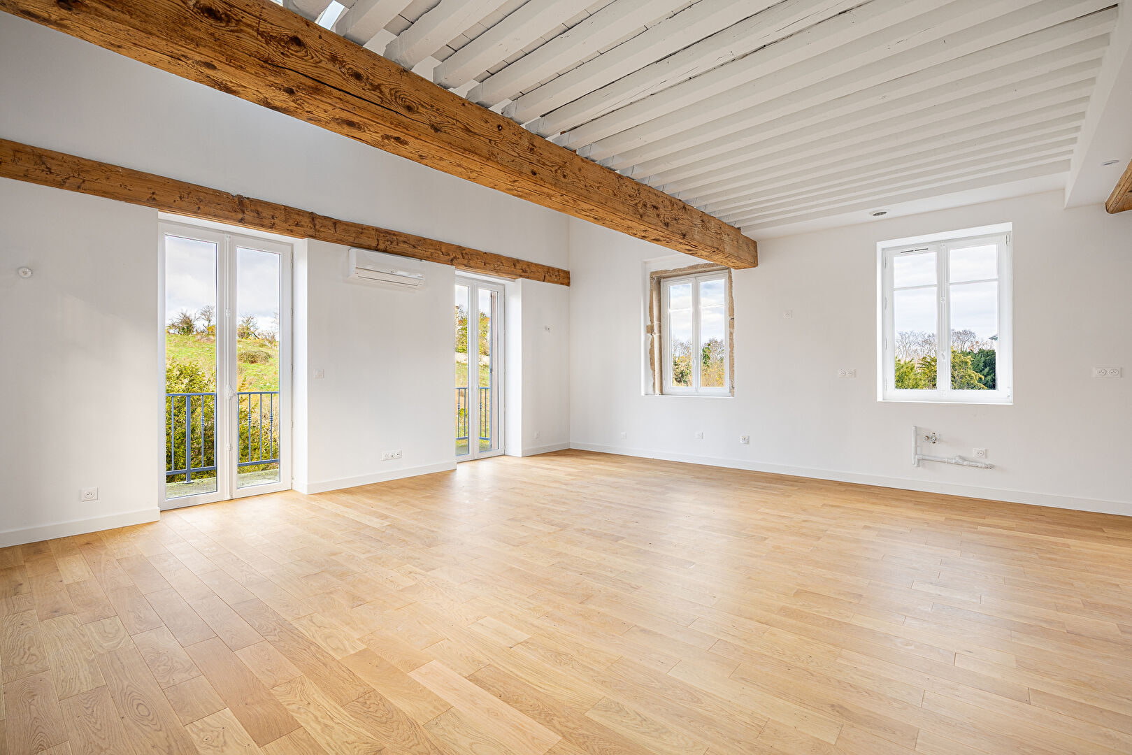Un duplex comme une maison avec jardin et balcon
