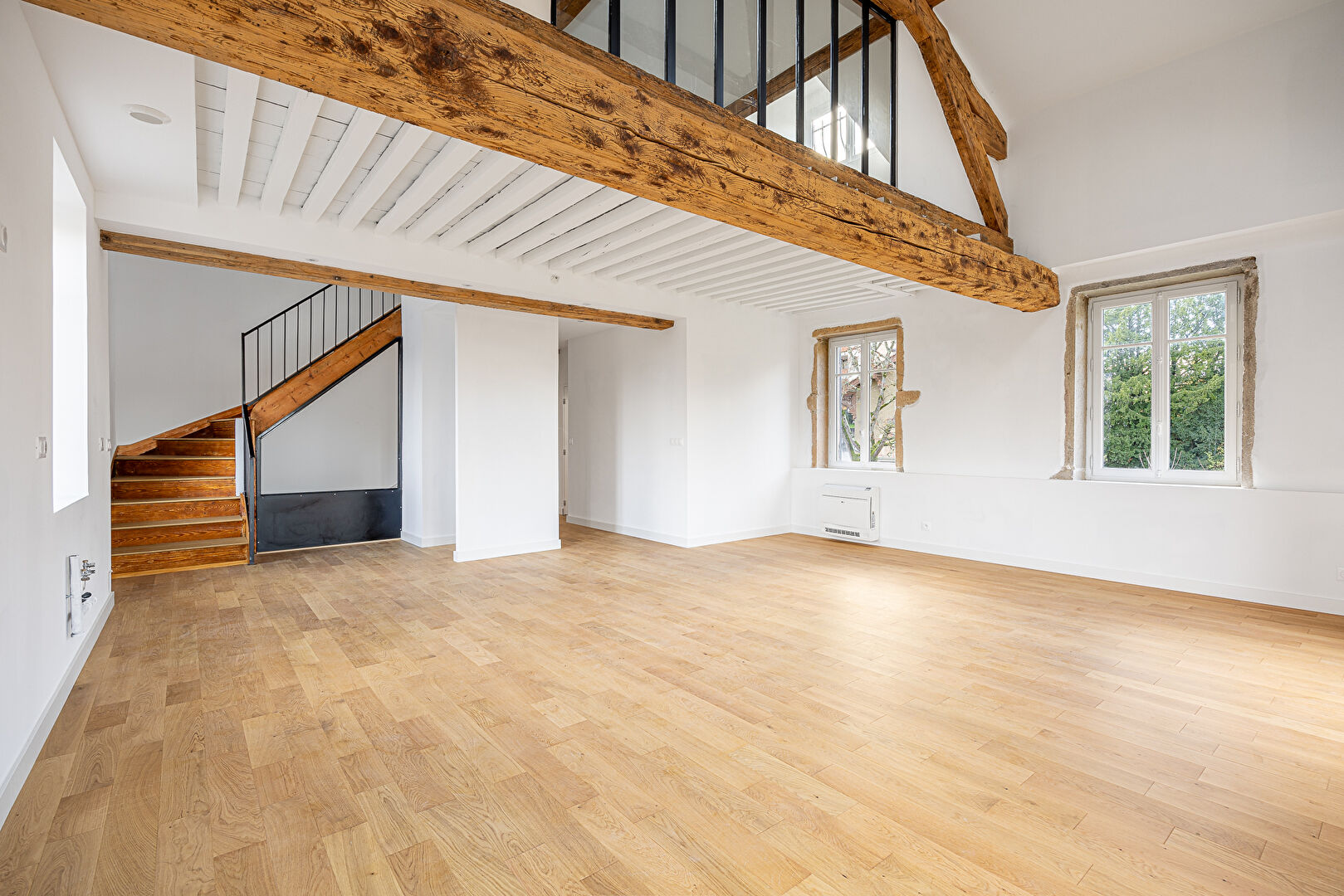 Un duplex comme une maison avec jardin et balcon