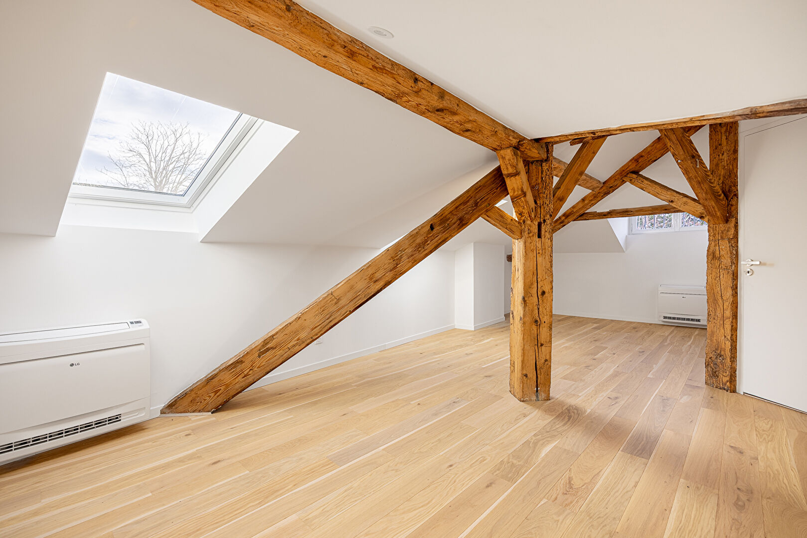 Un duplex comme une maison avec jardin et balcon