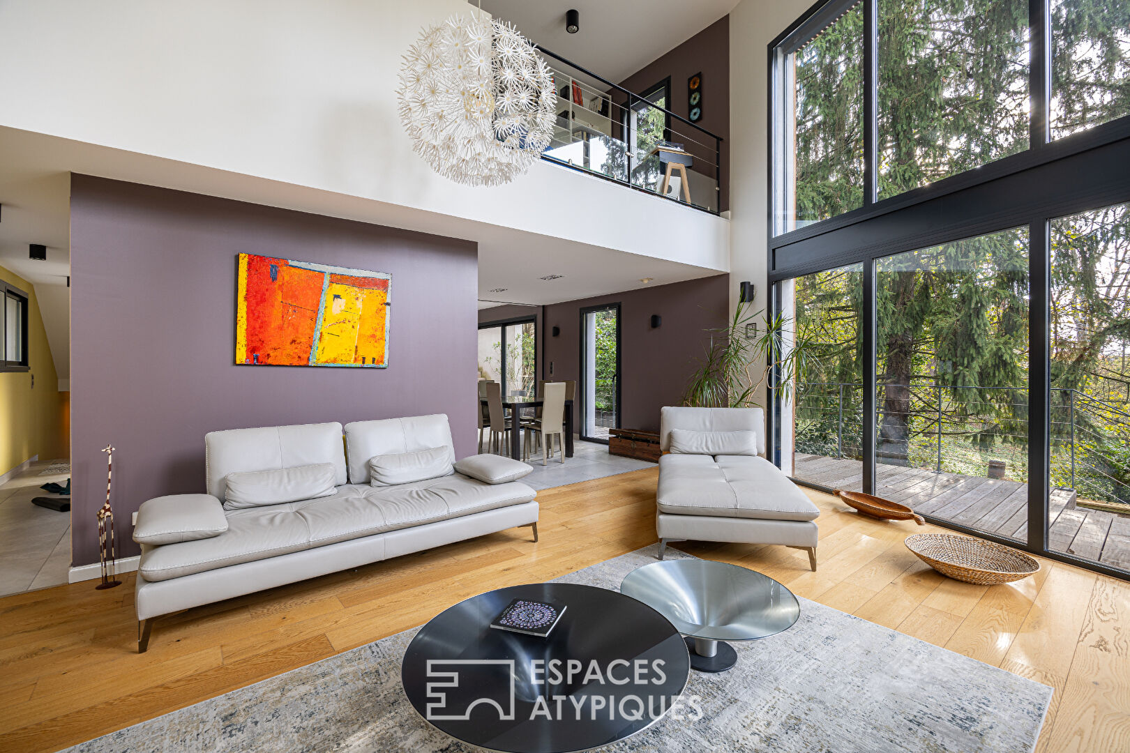 Contemporary house in a quiet cul-de-sac with garden and swimming pool