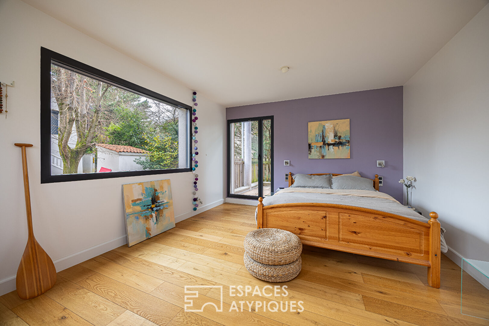 Contemporary house in a quiet cul-de-sac with garden and swimming pool