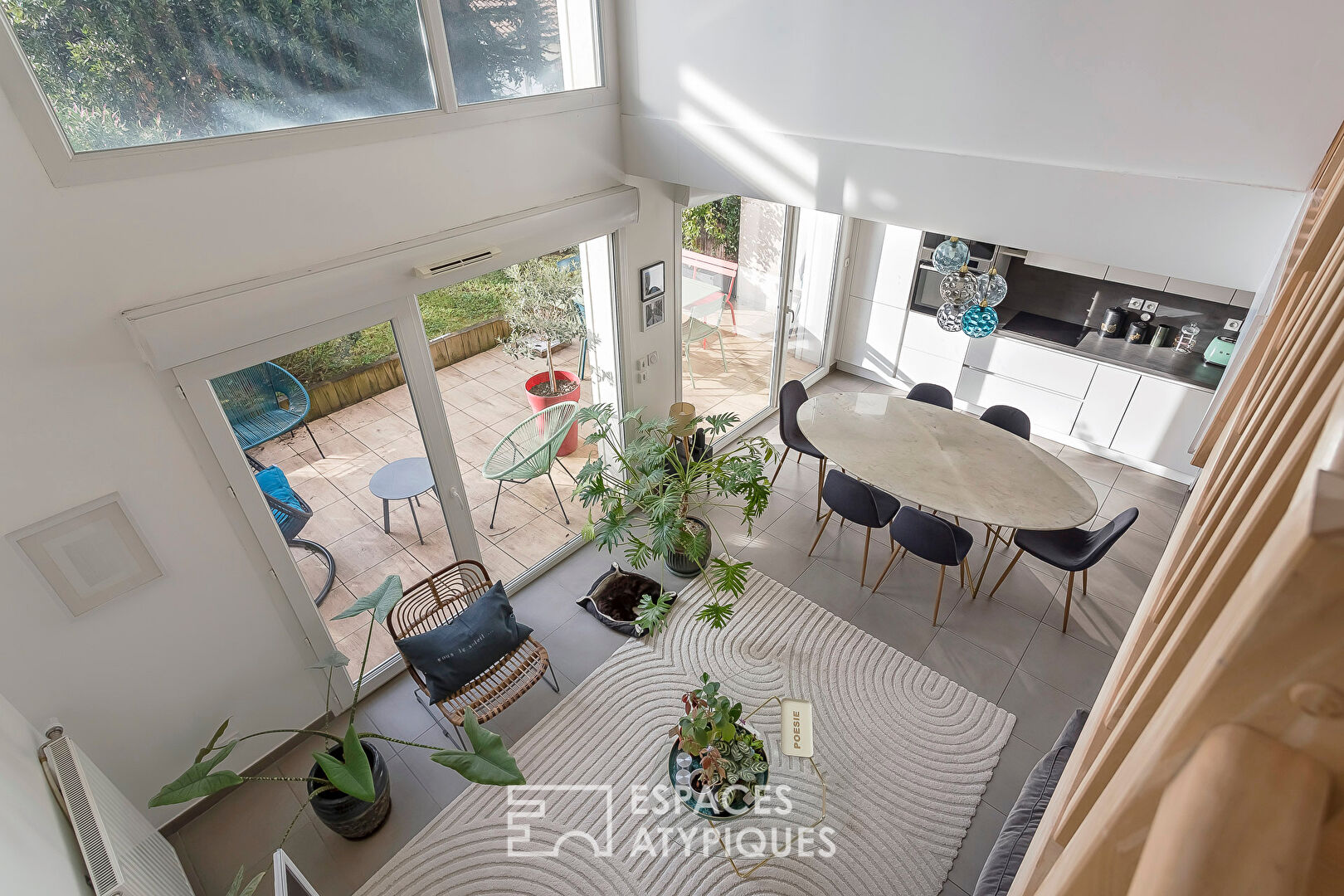 Duplex contemporain avec jardin dans le centre d&rsquo;Ecully
