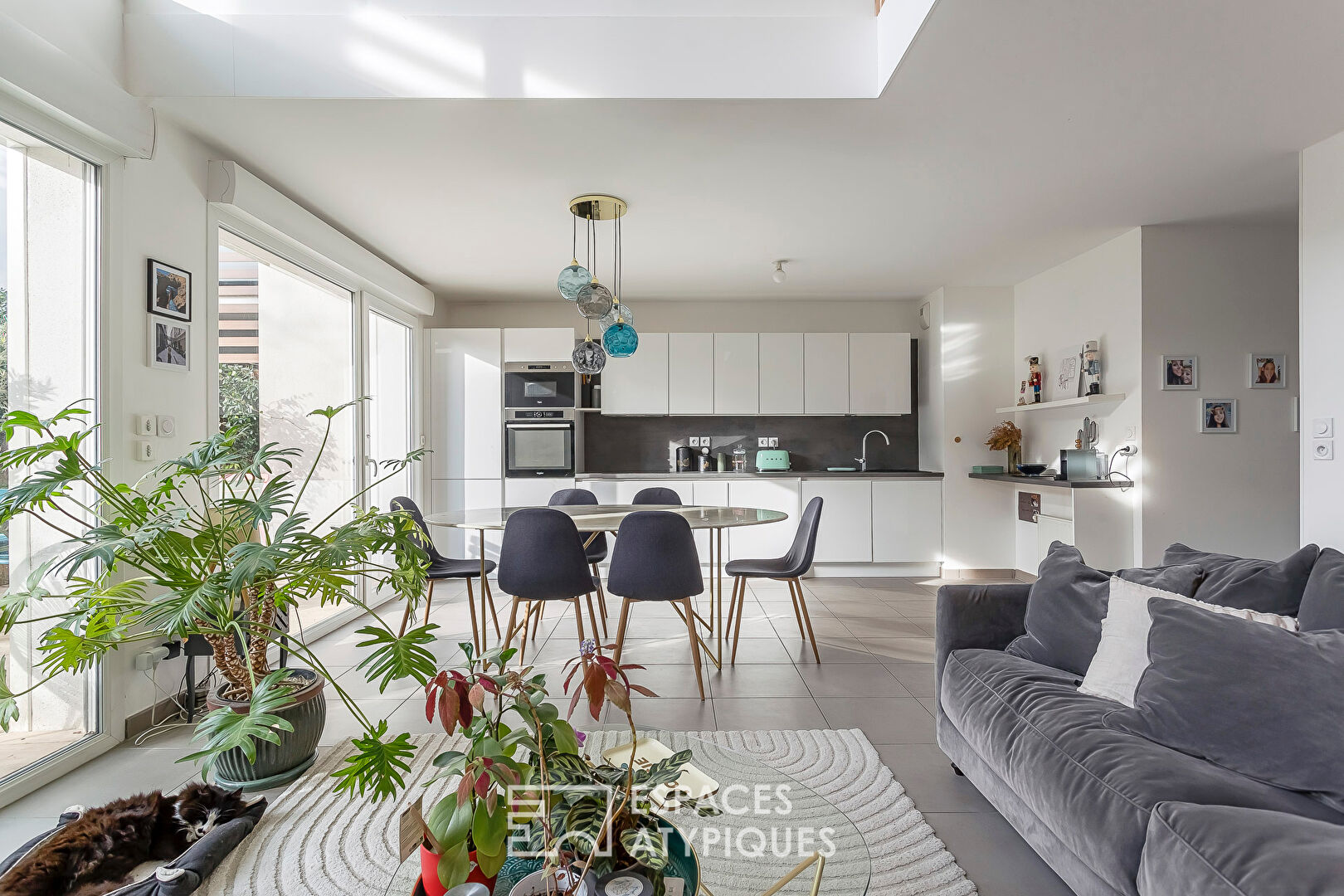 Duplex contemporain avec jardin dans le centre d&rsquo;Ecully