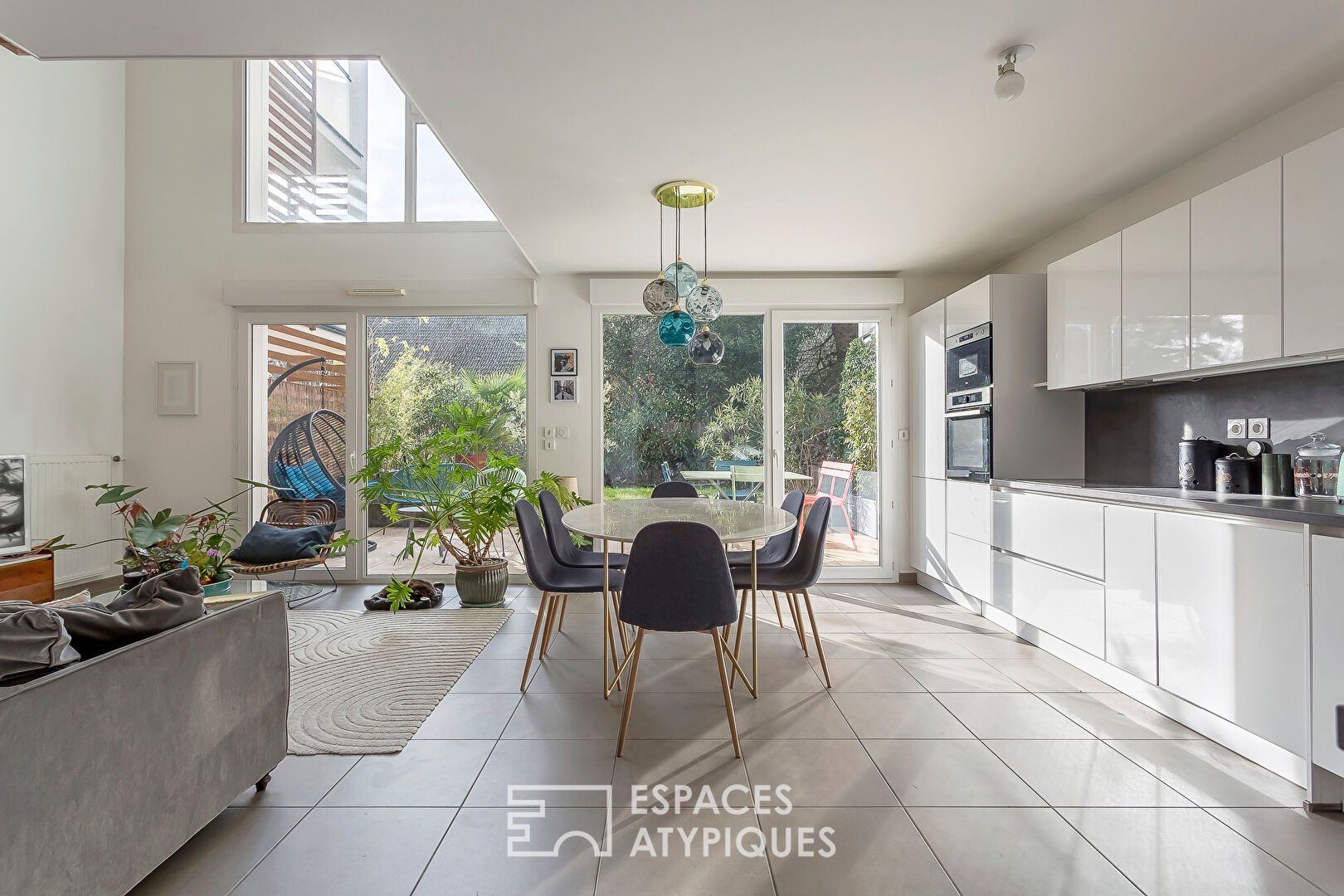Duplex contemporain avec jardin dans le centre d&rsquo;Ecully