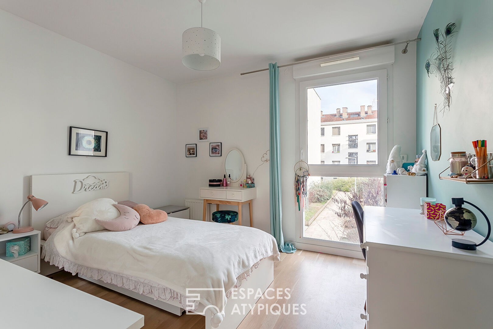 Duplex contemporain avec jardin dans le centre d&rsquo;Ecully