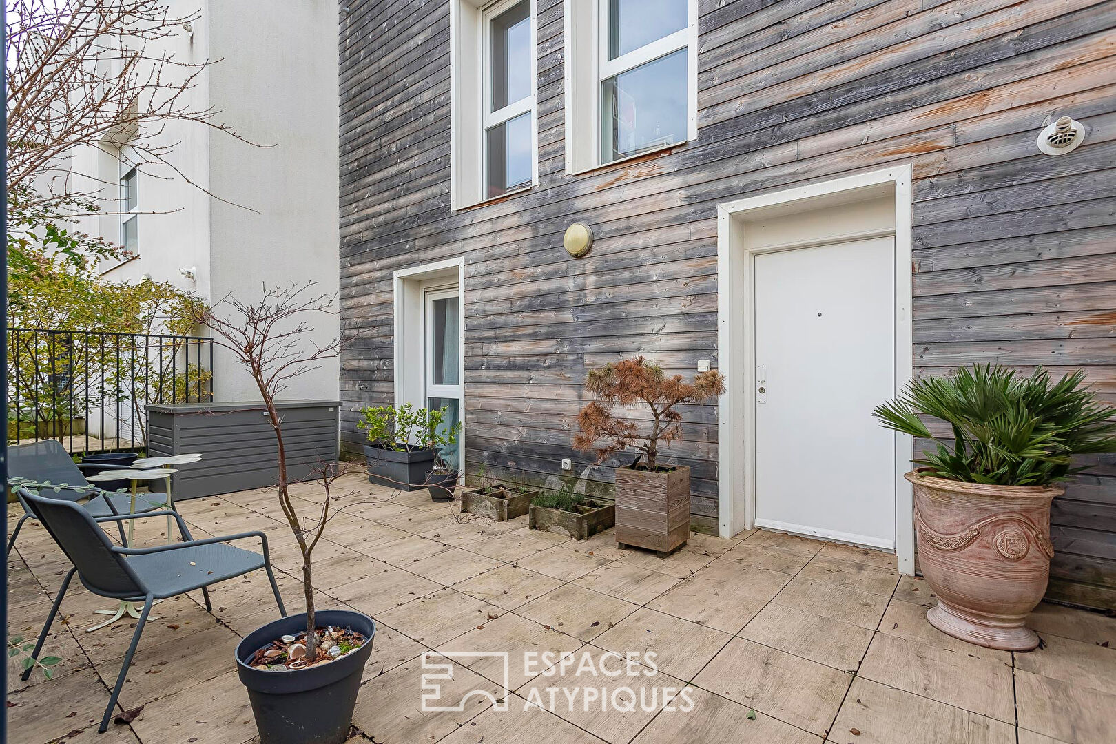 Duplex contemporain avec jardin dans le centre d&rsquo;Ecully