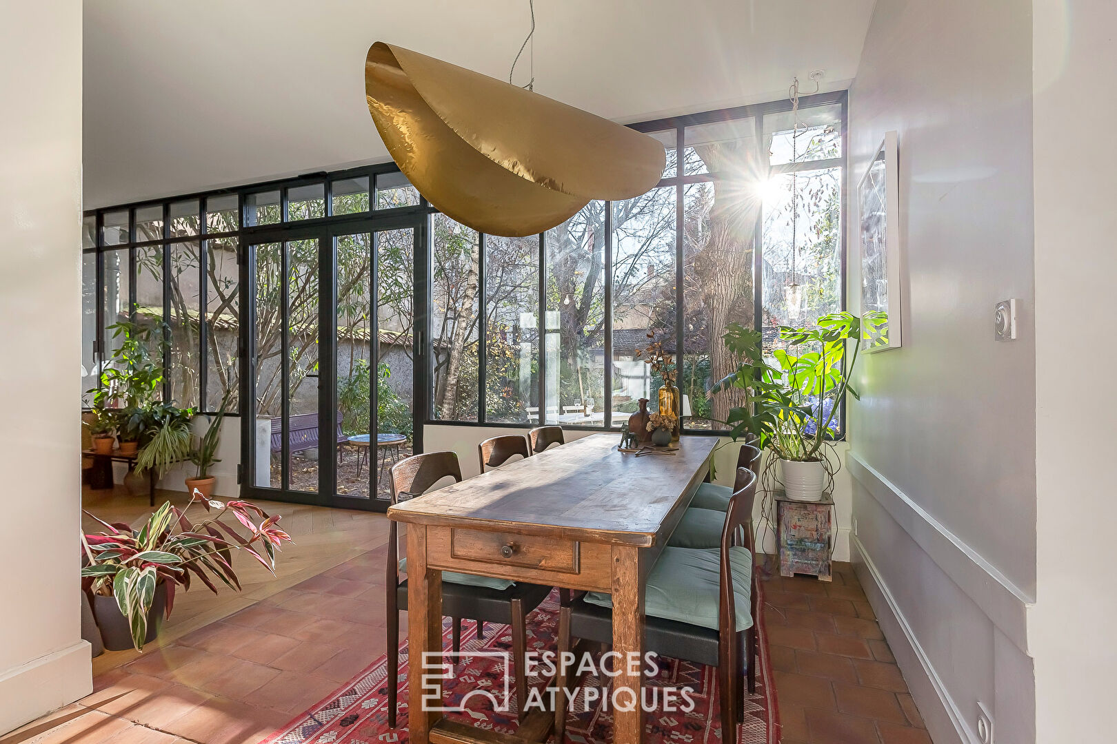 Maison de charme rénovée avec extension et jardin coeur Montchat