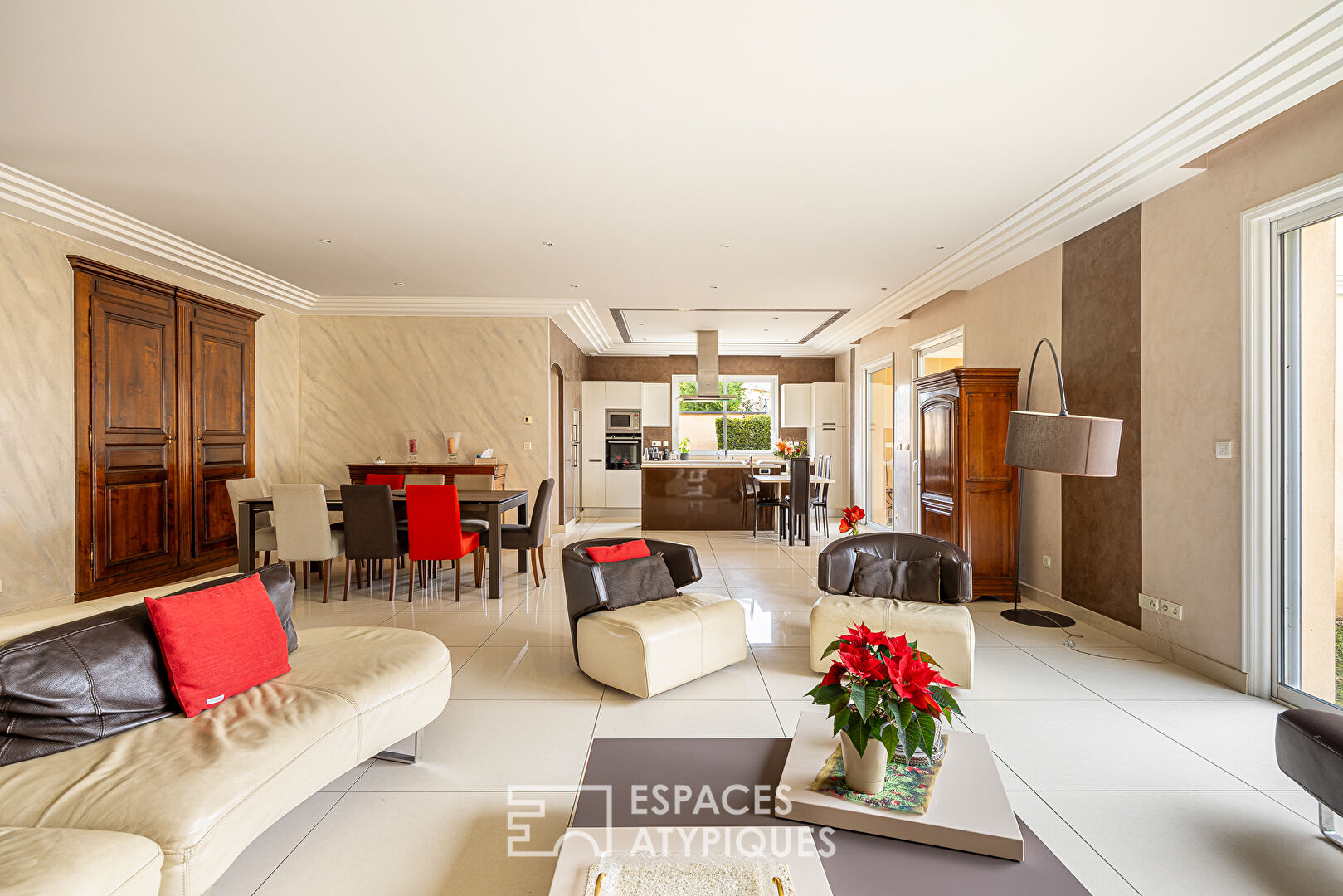 Maison de plain pied avec piscine