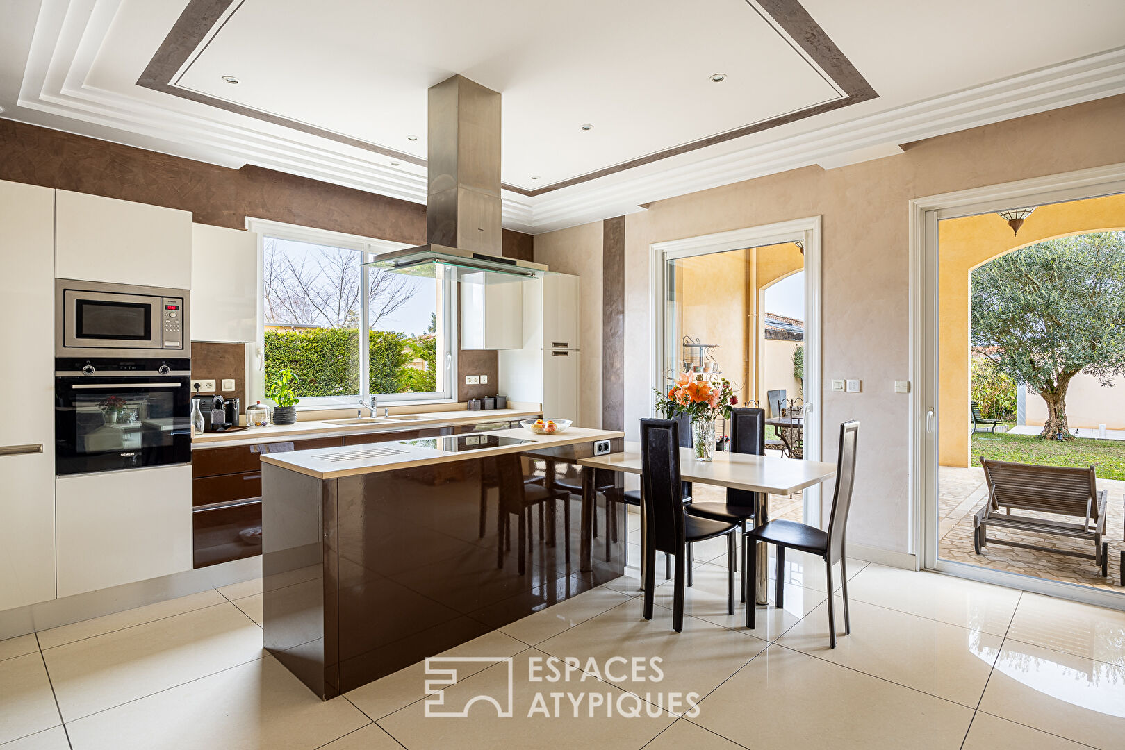 Maison de plain pied avec piscine