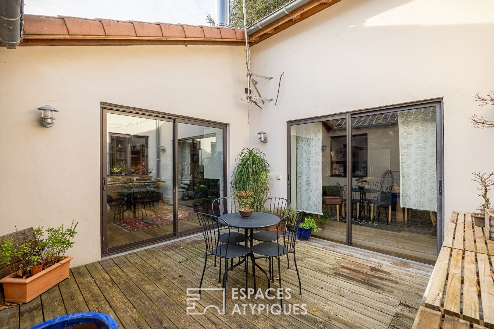 Former single-storey printing works with terrace