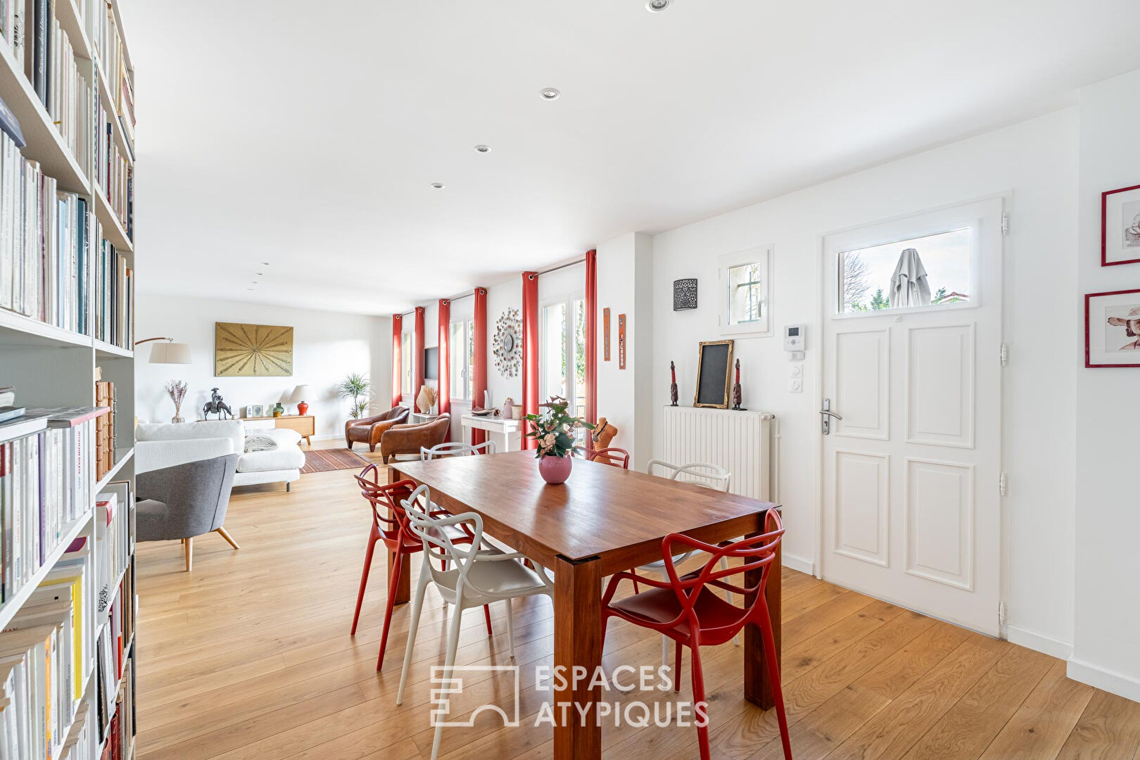 Très beau corps de ferme entièrement rénové avec piscine à Dardilly le Haut