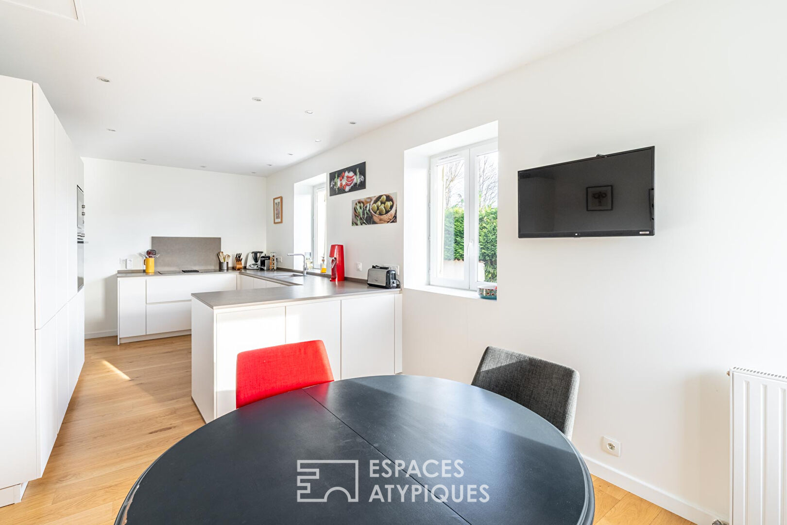 Très beau corps de ferme entièrement rénové avec piscine à Dardilly le Haut