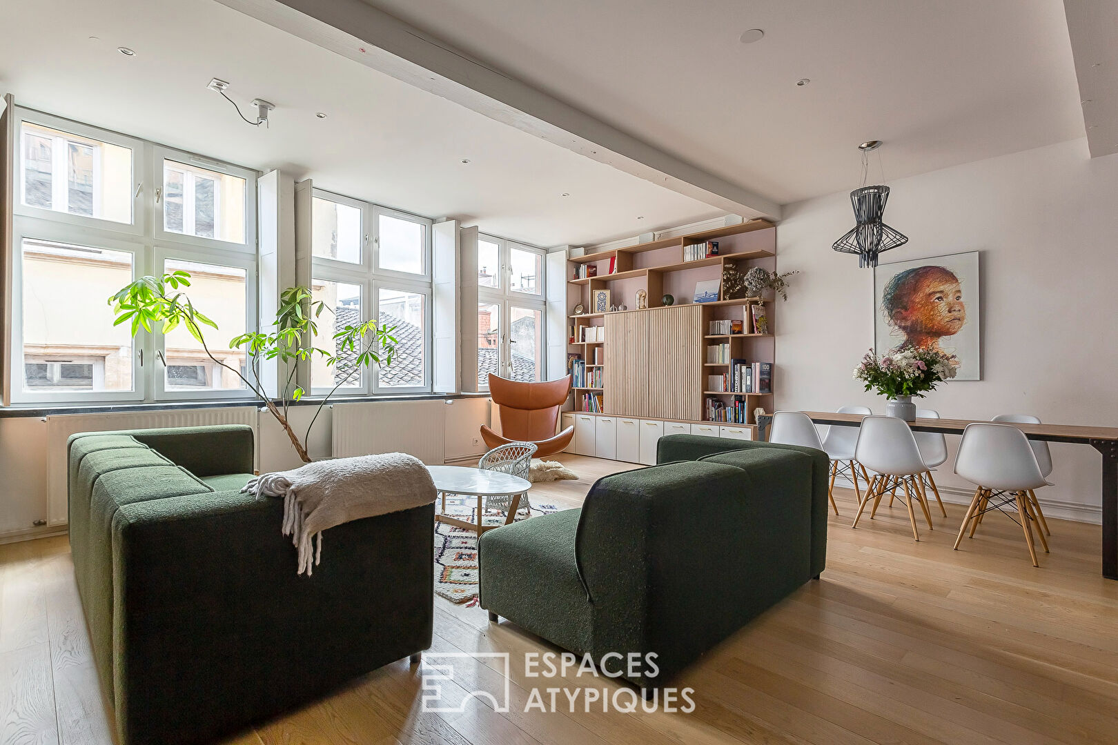 Charming duplex on the top floor, accessible by elevator