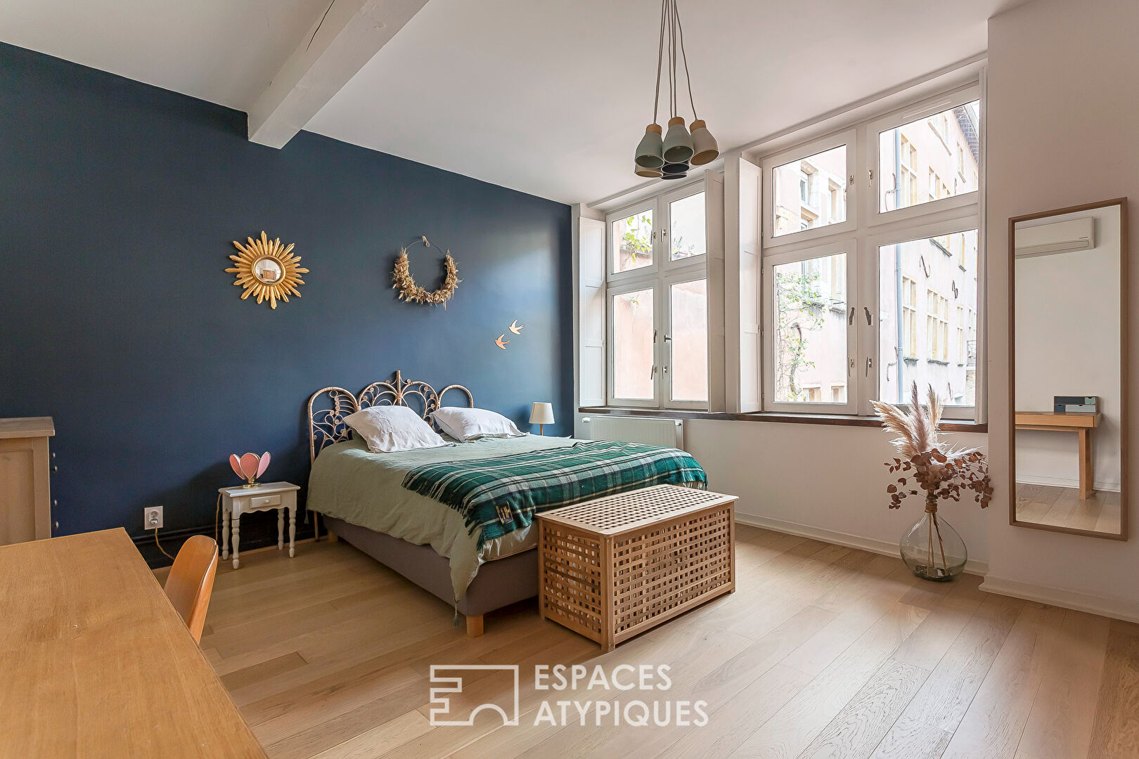 Charming duplex on the top floor, accessible by elevator