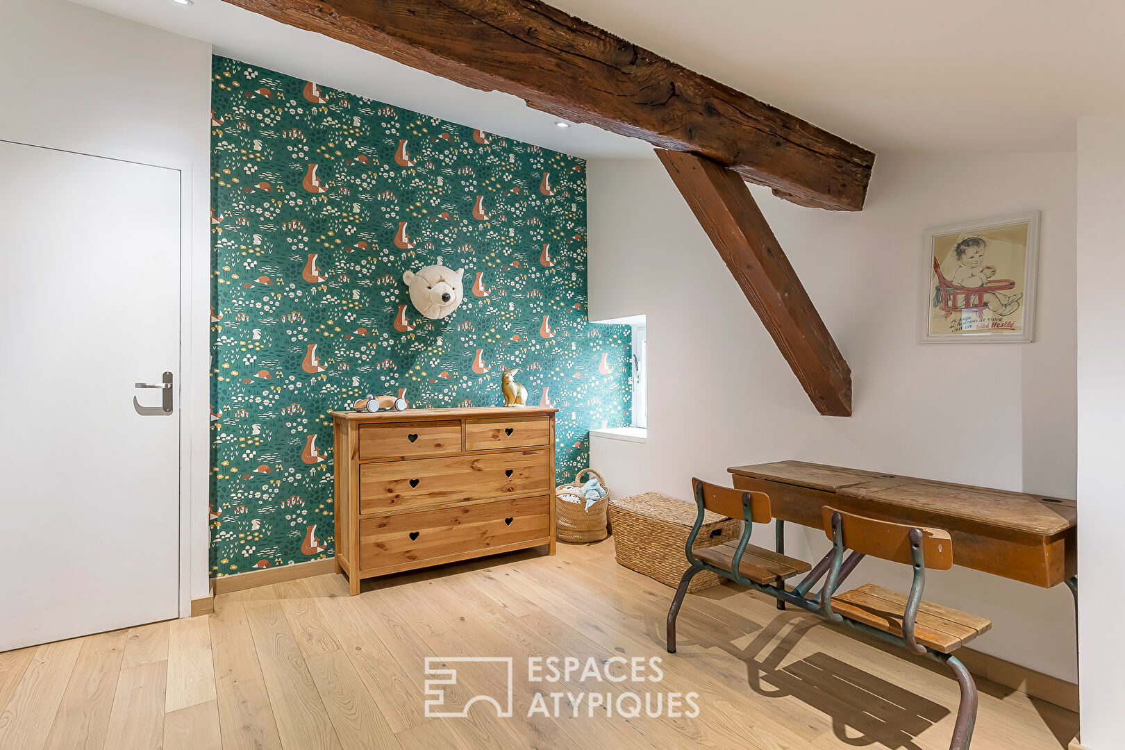 Charming duplex on the top floor, accessible by elevator