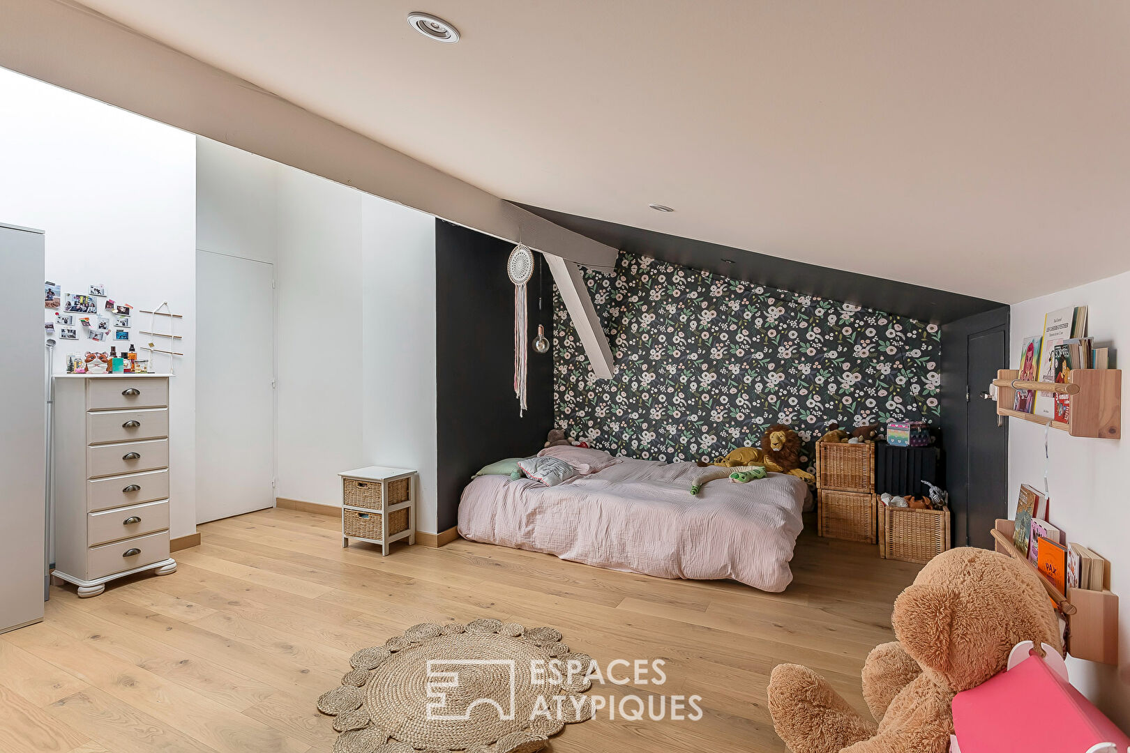 Duplex de caractère au dernier étage desservi par ascenseur