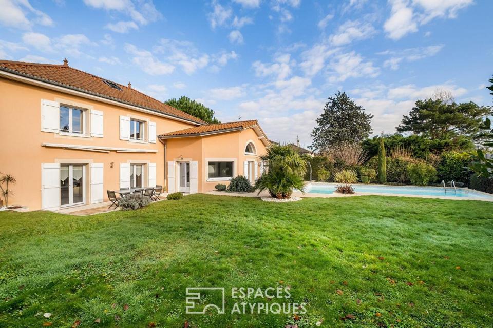 Maison familiale avec piscine proche du centre village