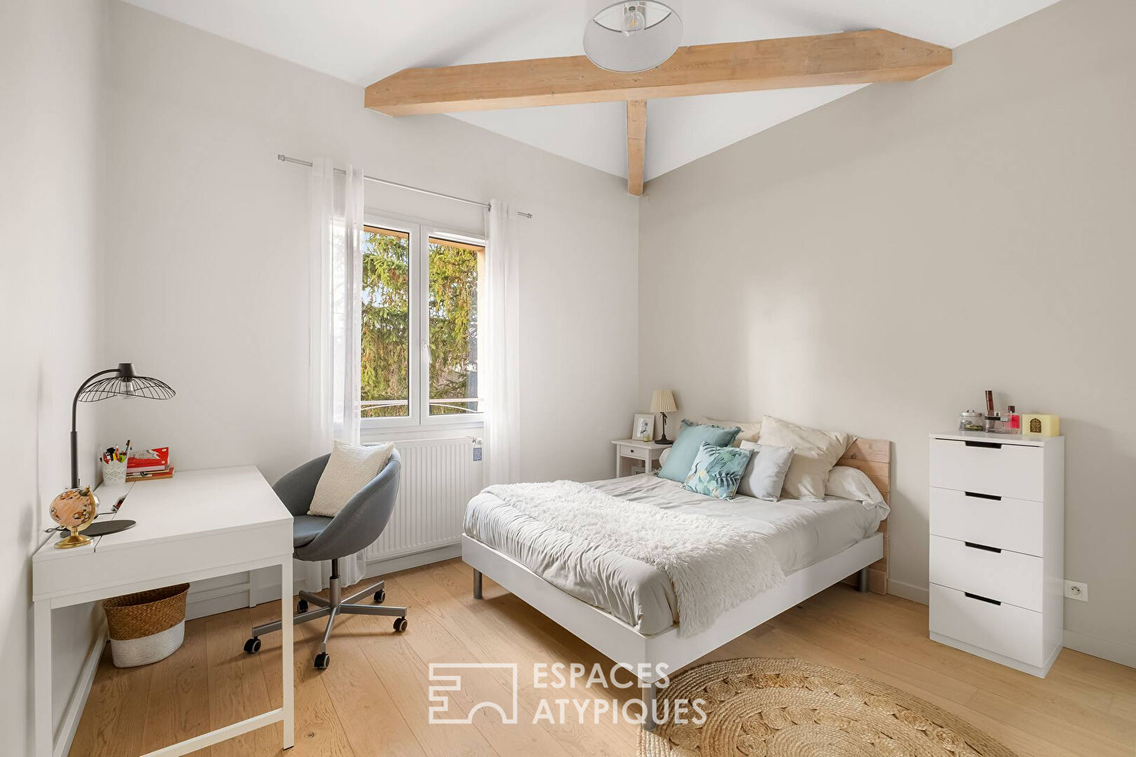 Maison familiale avec piscine proche du centre village