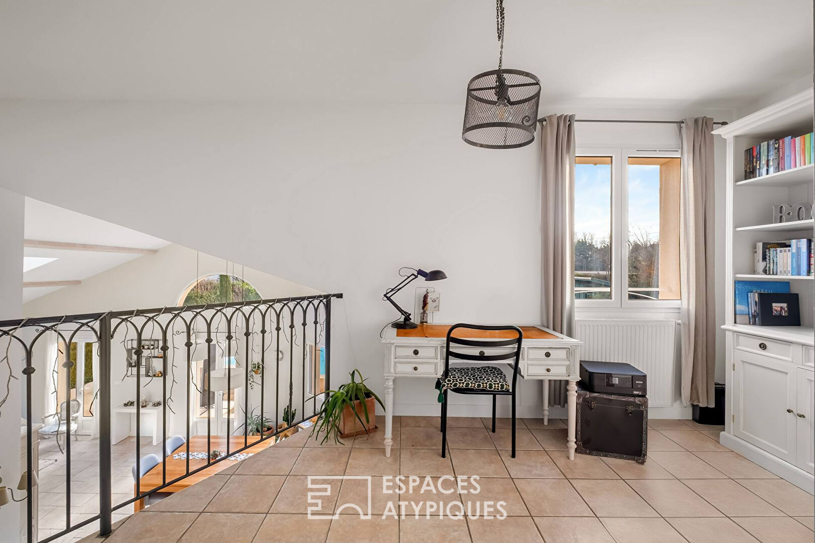 Maison familiale avec piscine proche du centre village