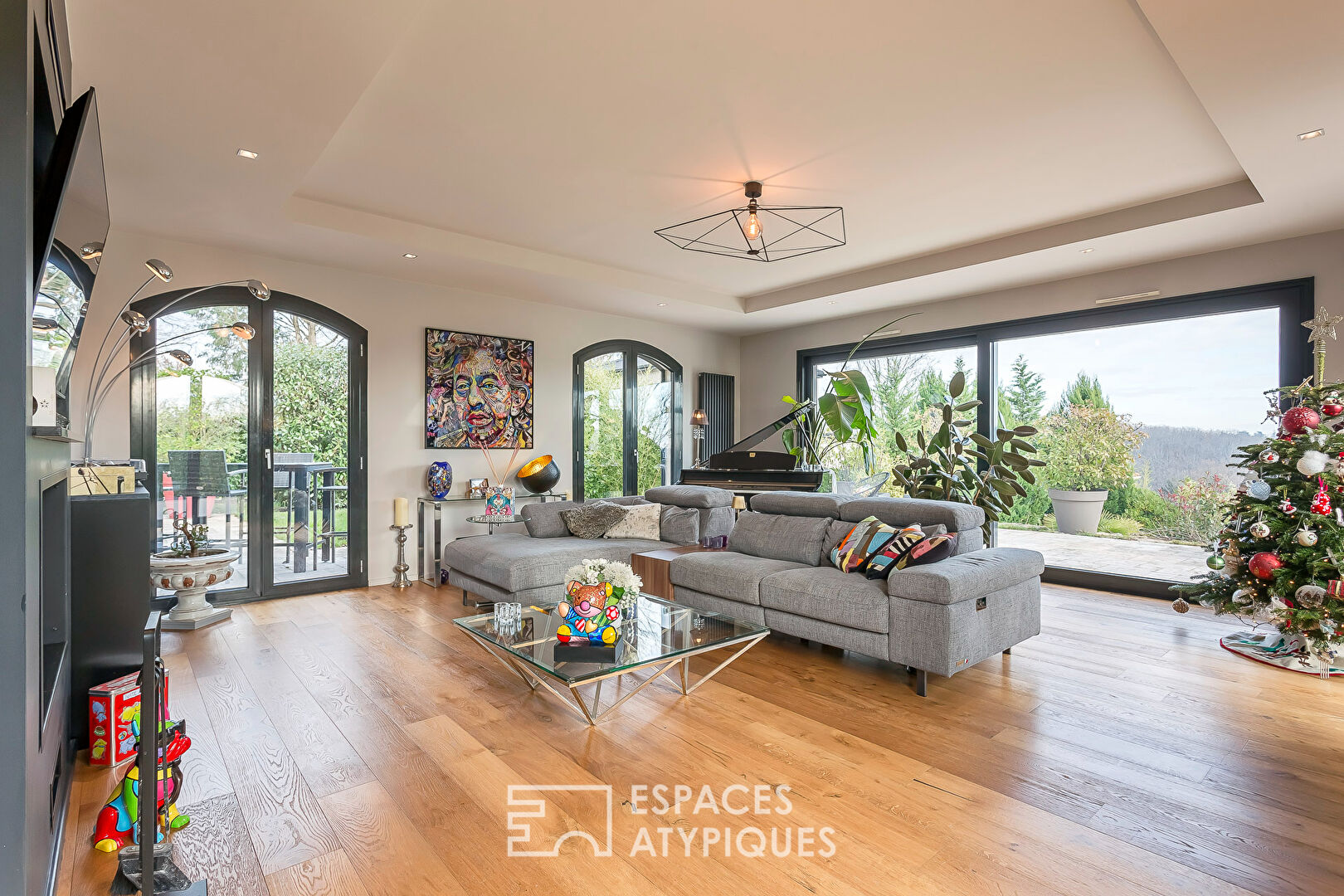 Maison de charme raffinée avec jardin bucolique et piscine