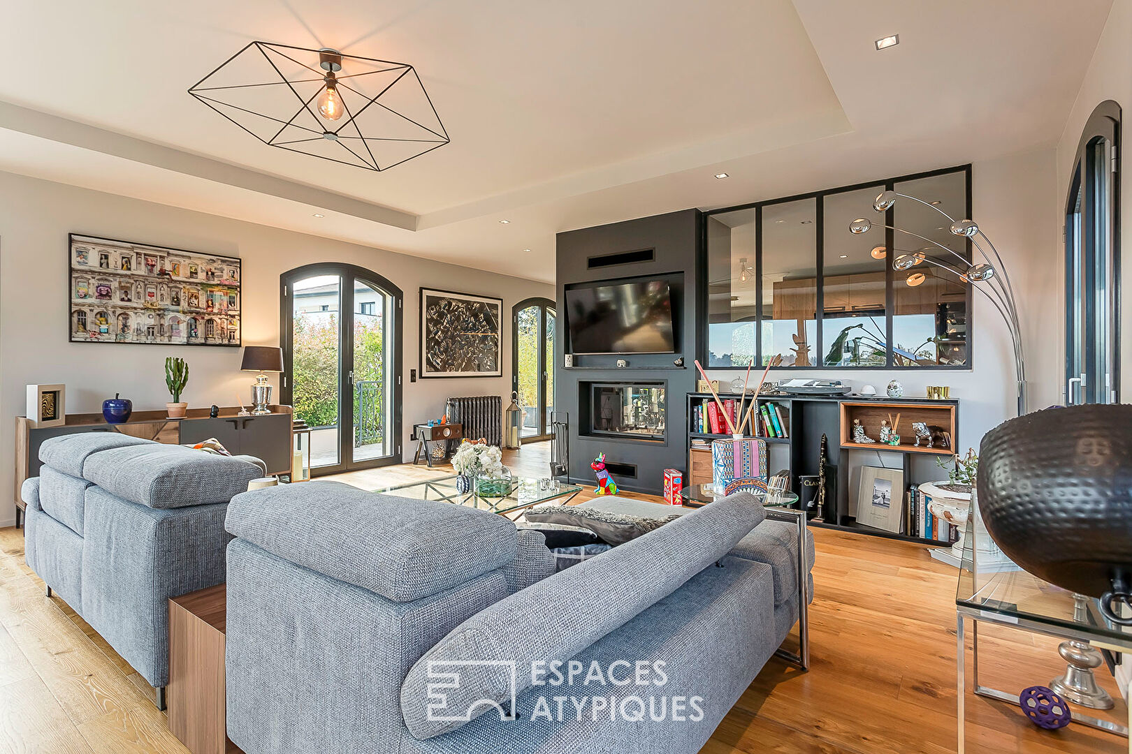 Maison de charme raffinée avec jardin bucolique et piscine