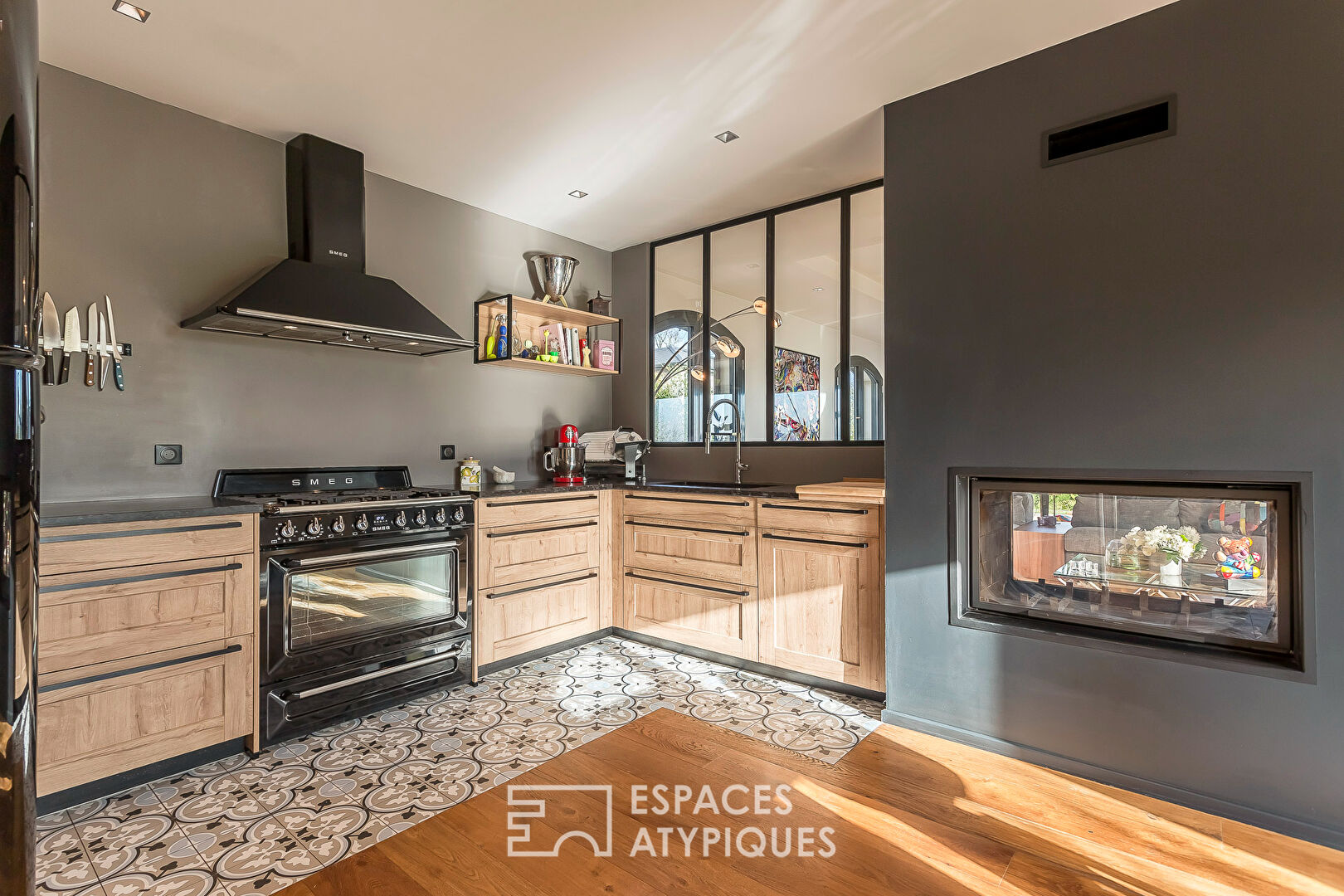 Maison de charme raffinée avec jardin bucolique et piscine