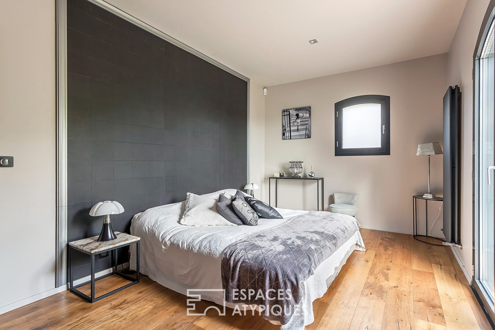 Maison de charme raffinée avec jardin bucolique et piscine