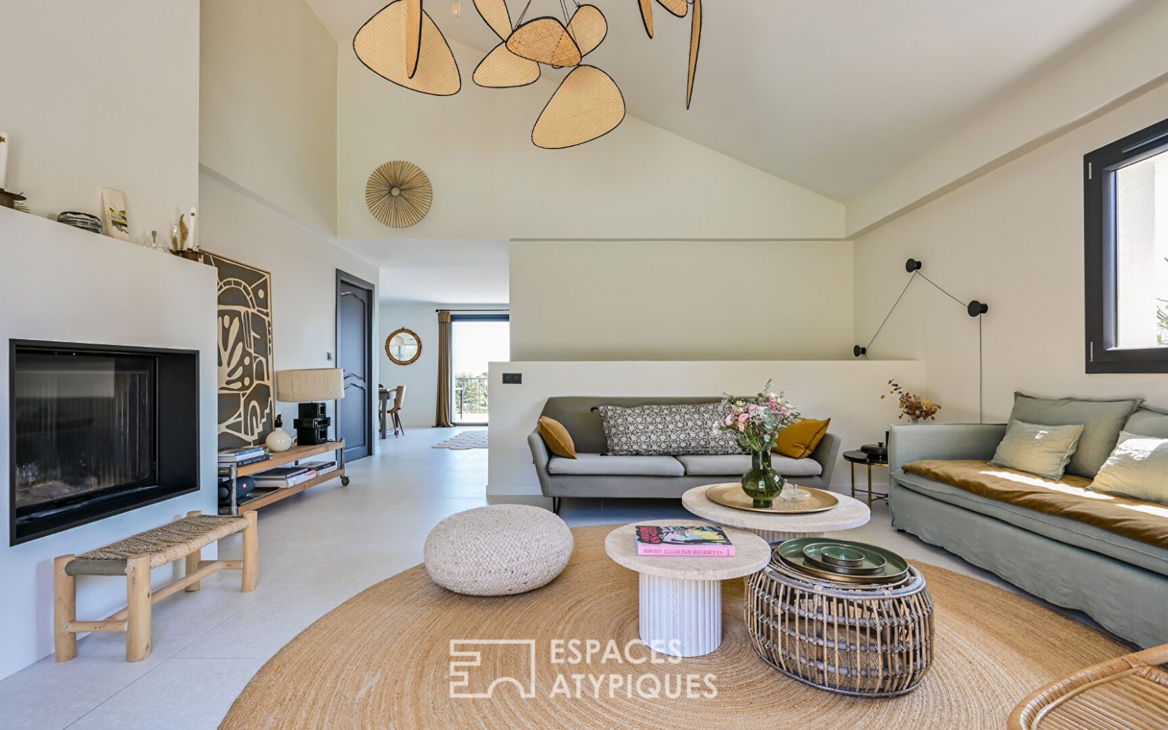 Maison rénovée avec vue à proximité du centre du village