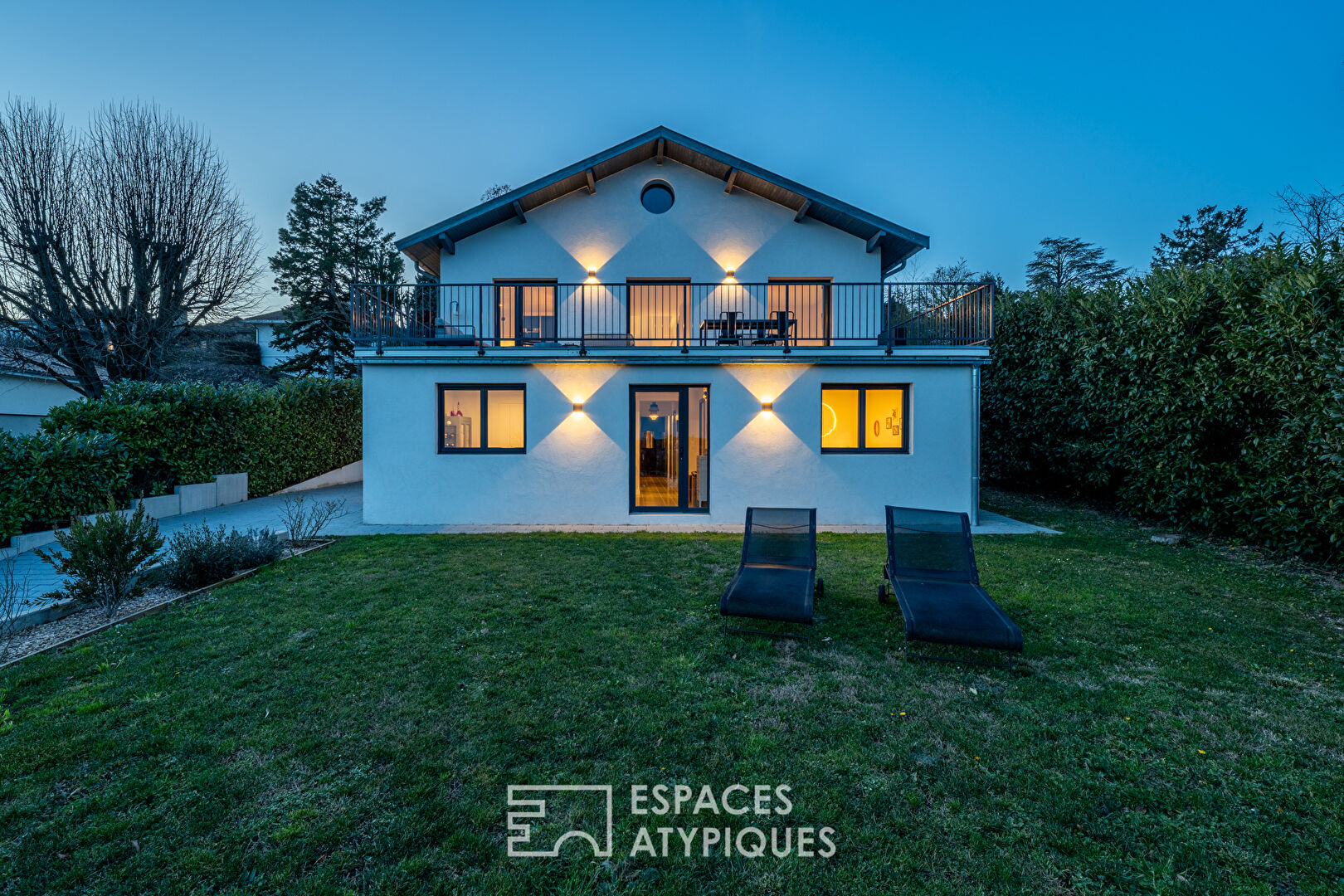 Maison rénovée avec vue à proximité du centre du village