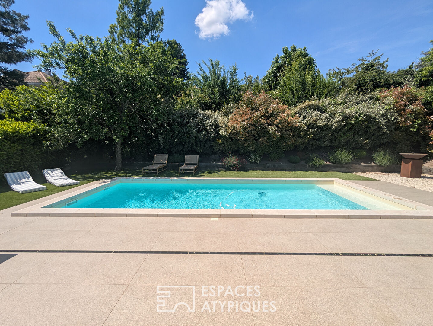 Maison rénovée avec vue à proximité du centre du village