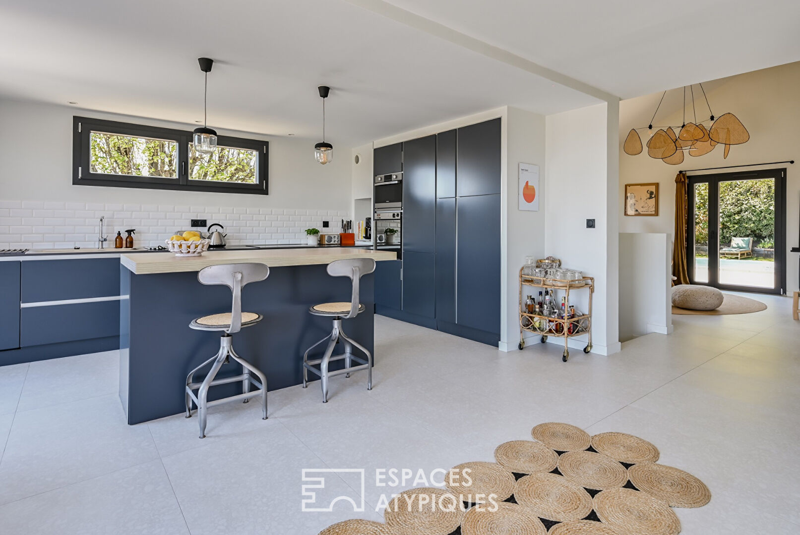 Maison rénovée avec vue à proximité du centre du village