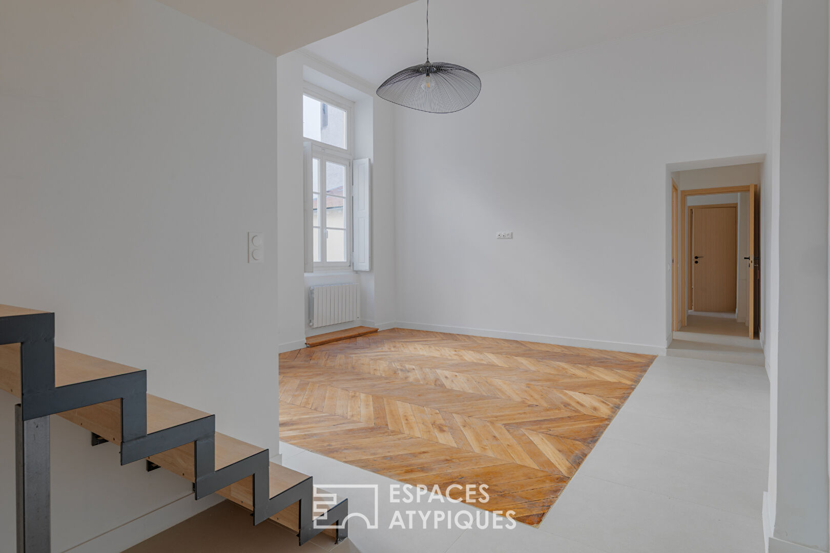 Contemporary renovated apartment in the Ainay district