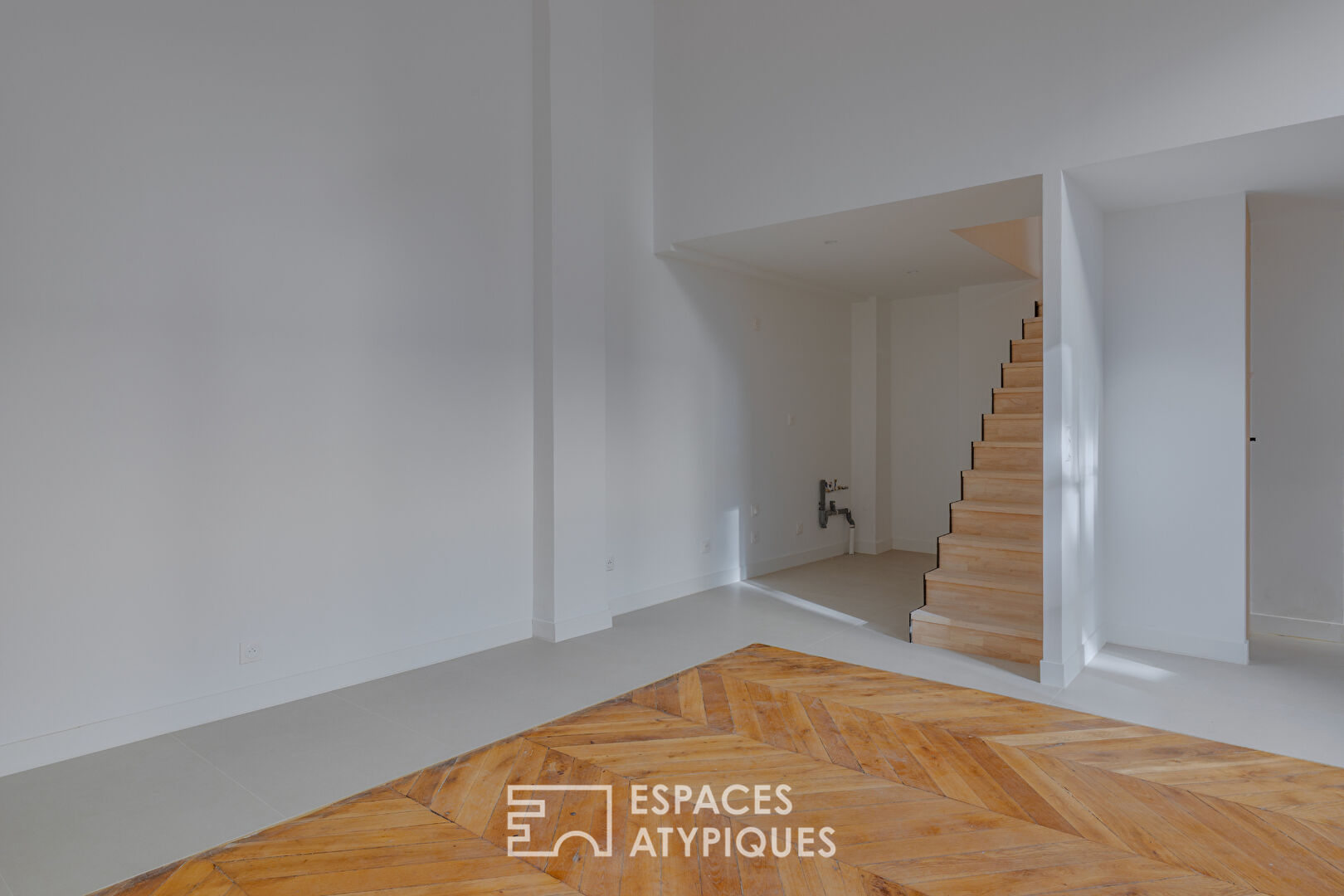 Contemporary renovated apartment in the Ainay district