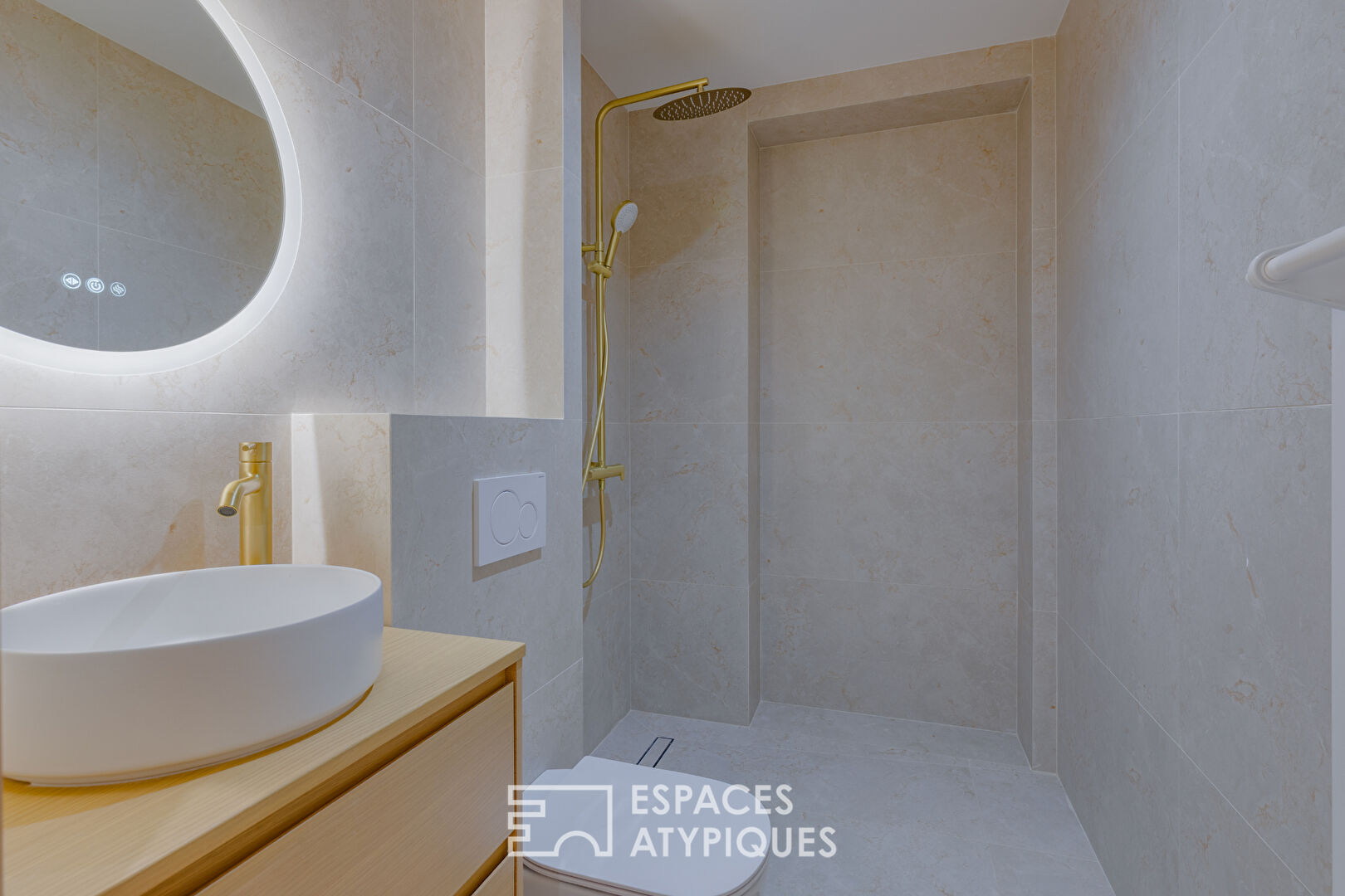 Contemporary renovated apartment in the Ainay district