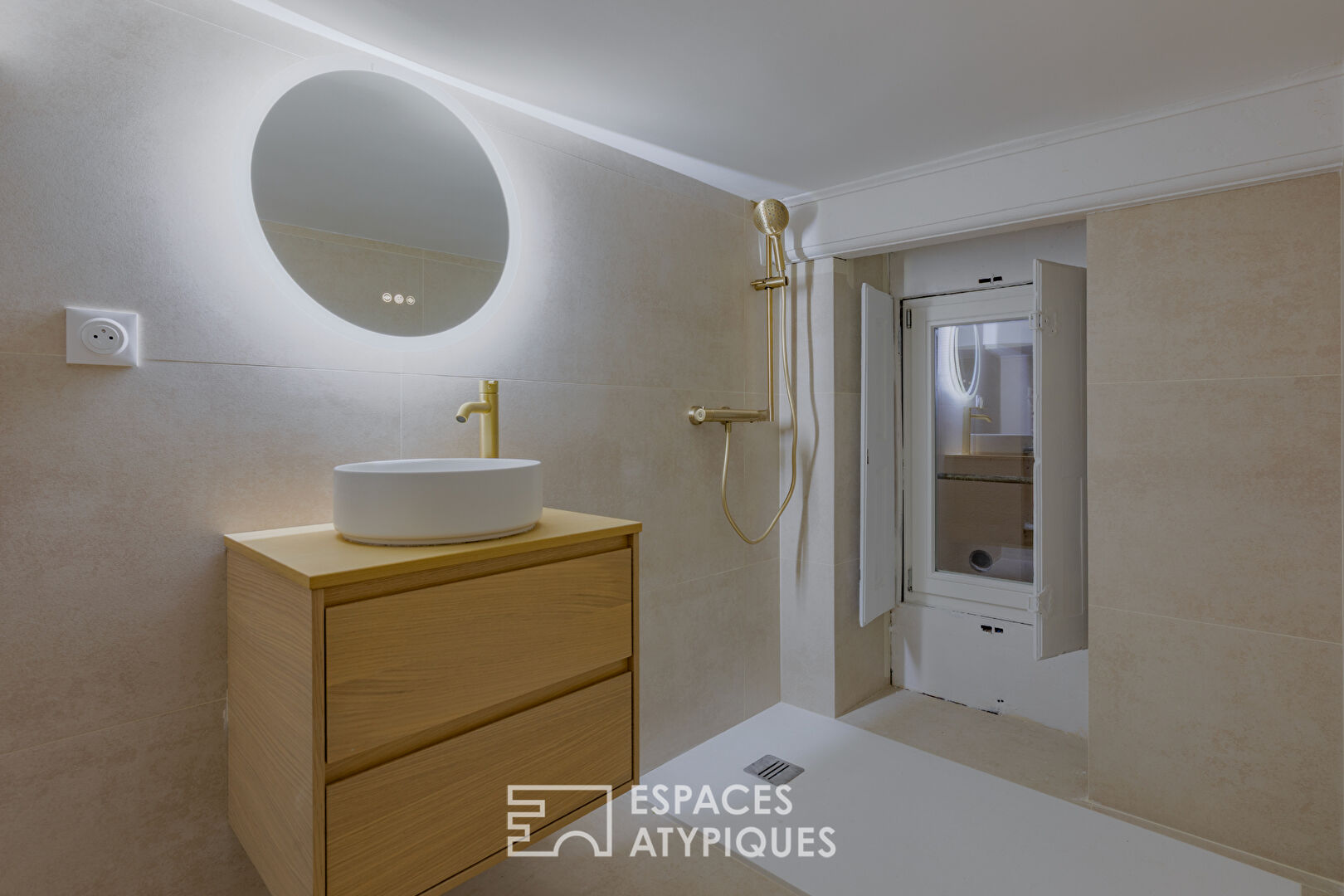 Contemporary renovated apartment in the Ainay district