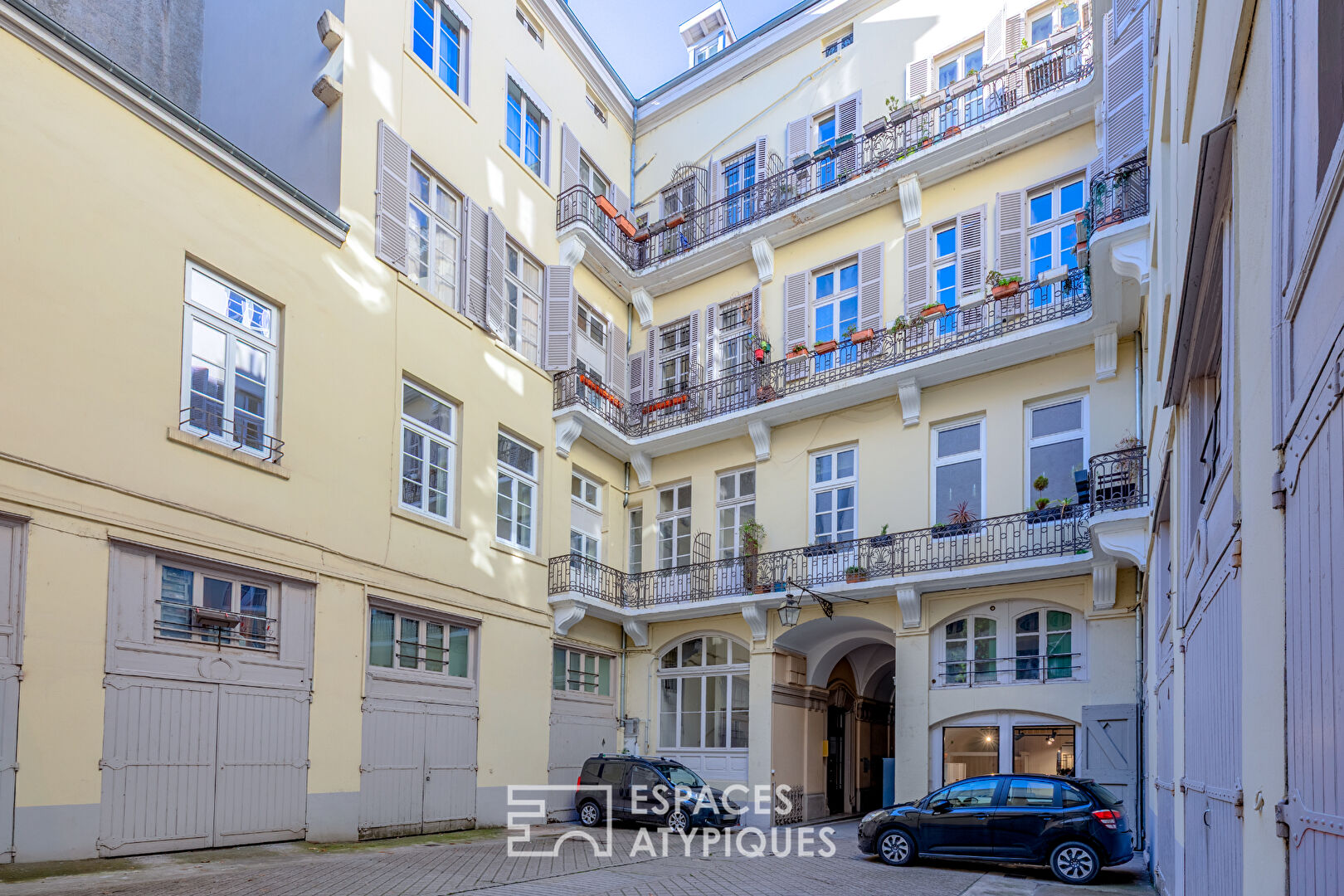 Contemporary renovated apartment in the Ainay district