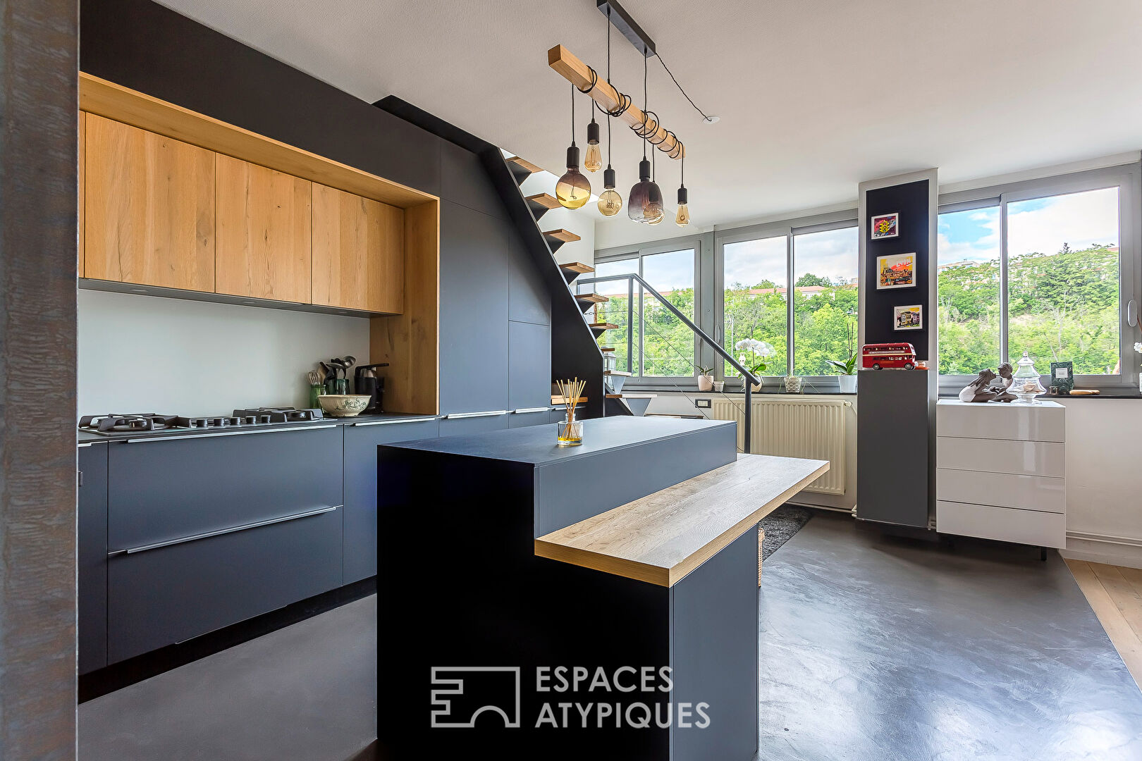 A unique living space, somewhere between a loft and a house, on the outskirts of Lyon.