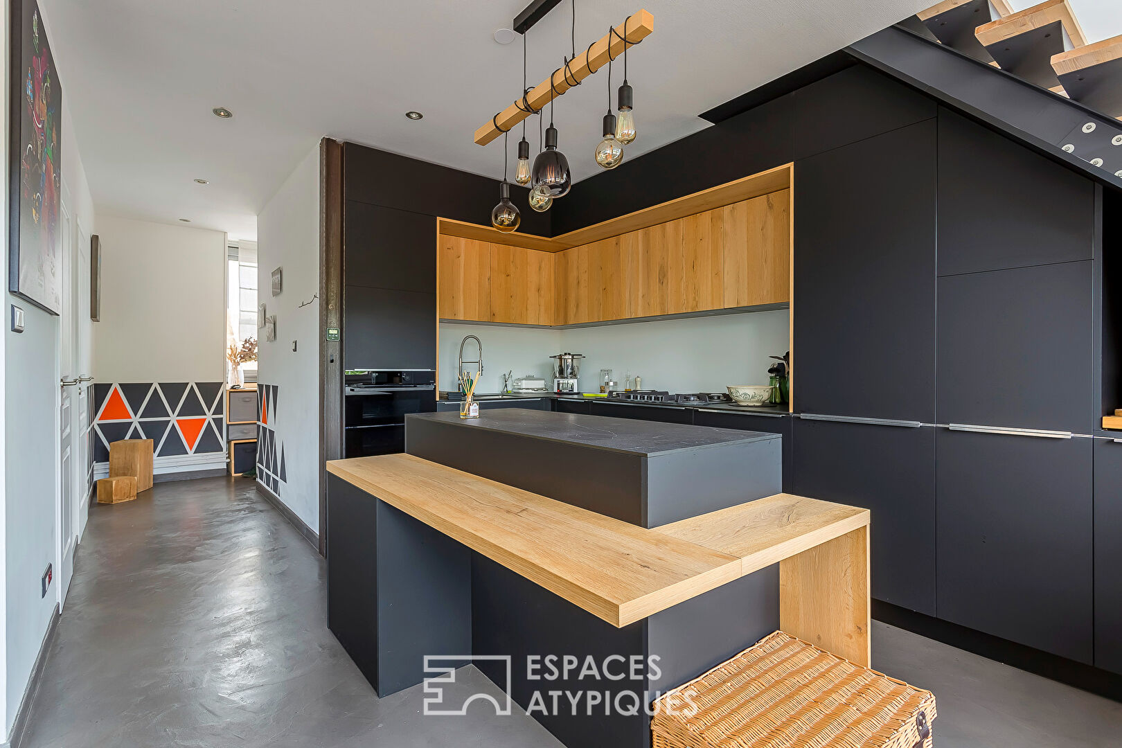 A unique living space, somewhere between a loft and a house, on the outskirts of Lyon.